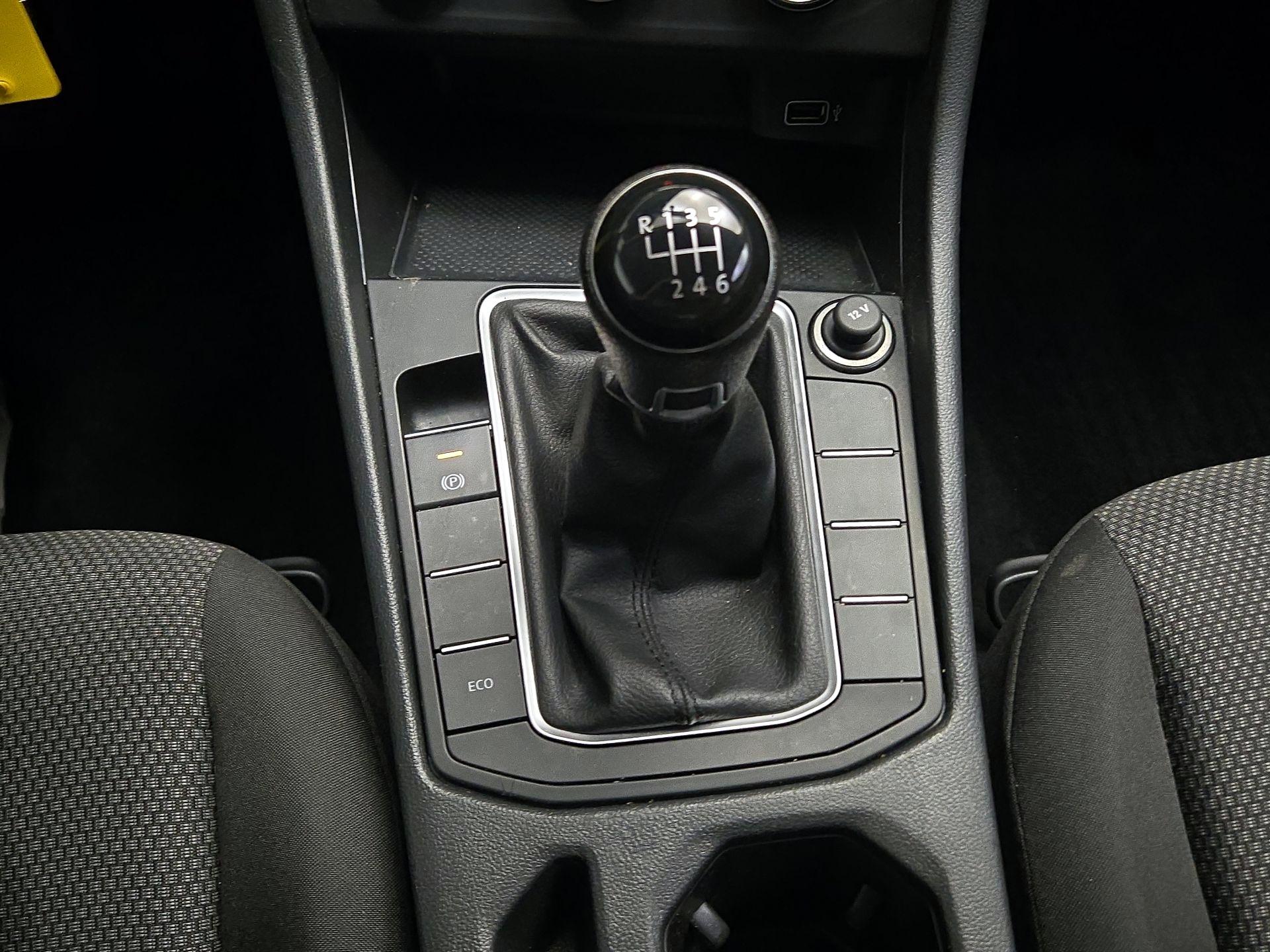 Thumbnail: 2019 Volkswagen Jetta - 17