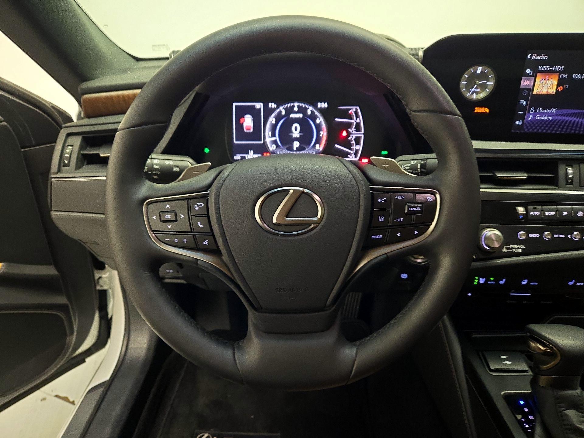 Thumbnail: 2022 Lexus ES - 10