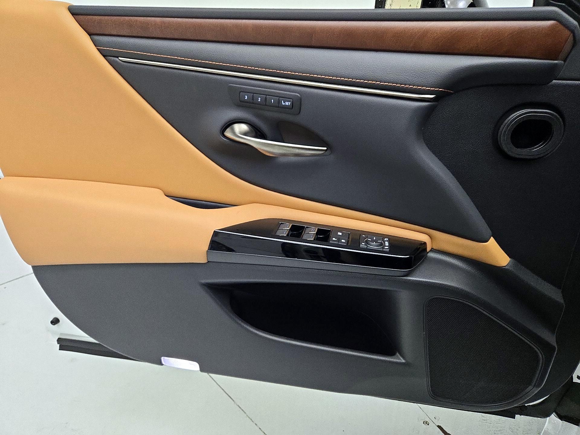 Thumbnail: 2022 Lexus ES - 12