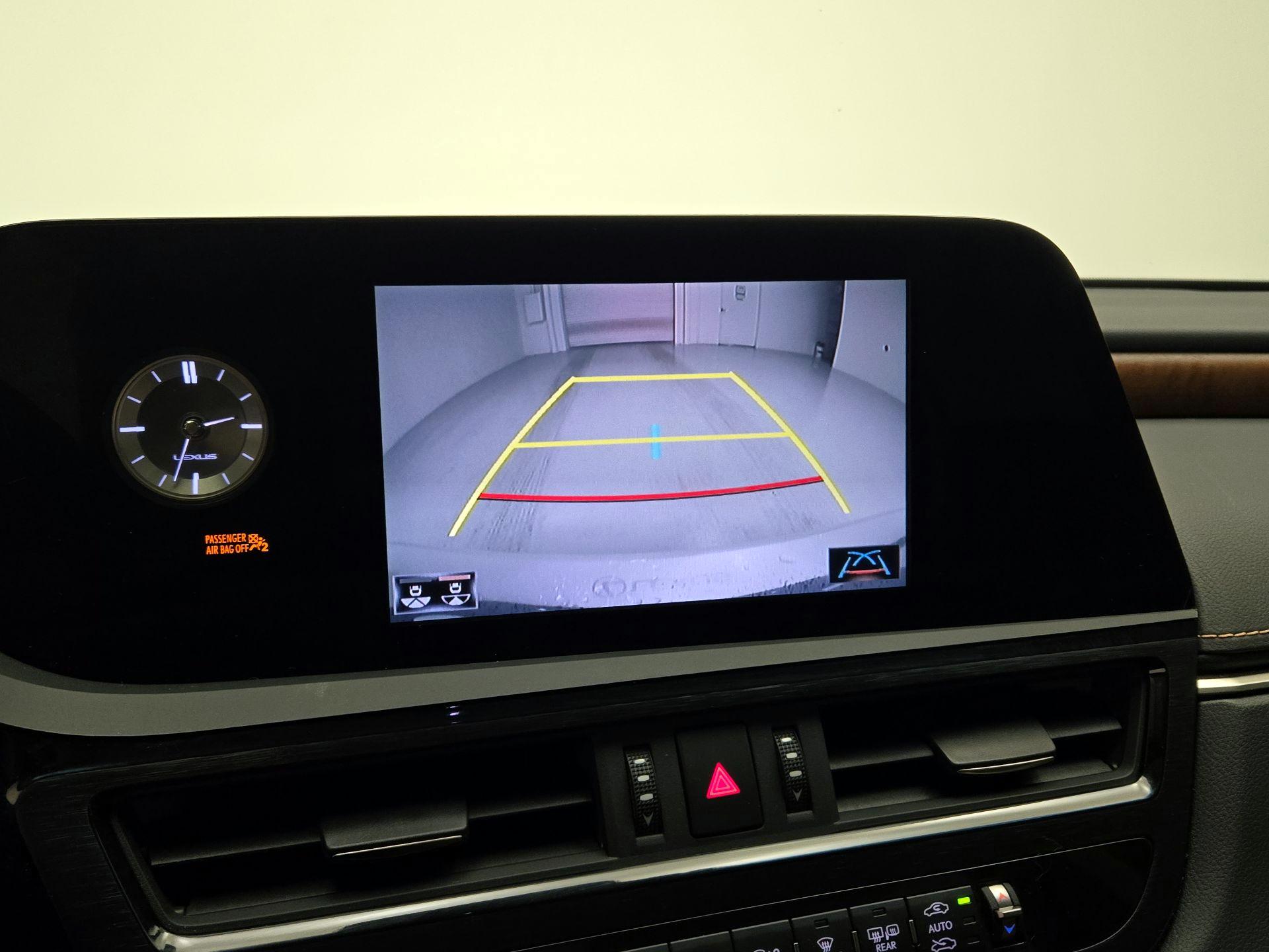 Thumbnail: 2022 Lexus ES - 14