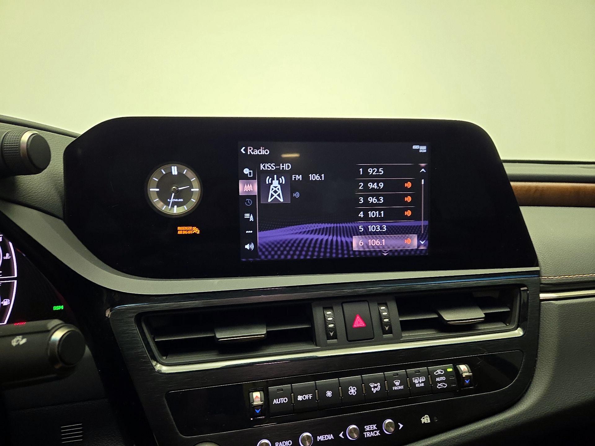 Thumbnail: 2022 Lexus ES - 15