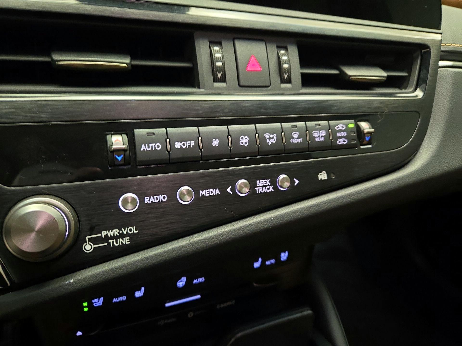 Thumbnail: 2022 Lexus ES - 16