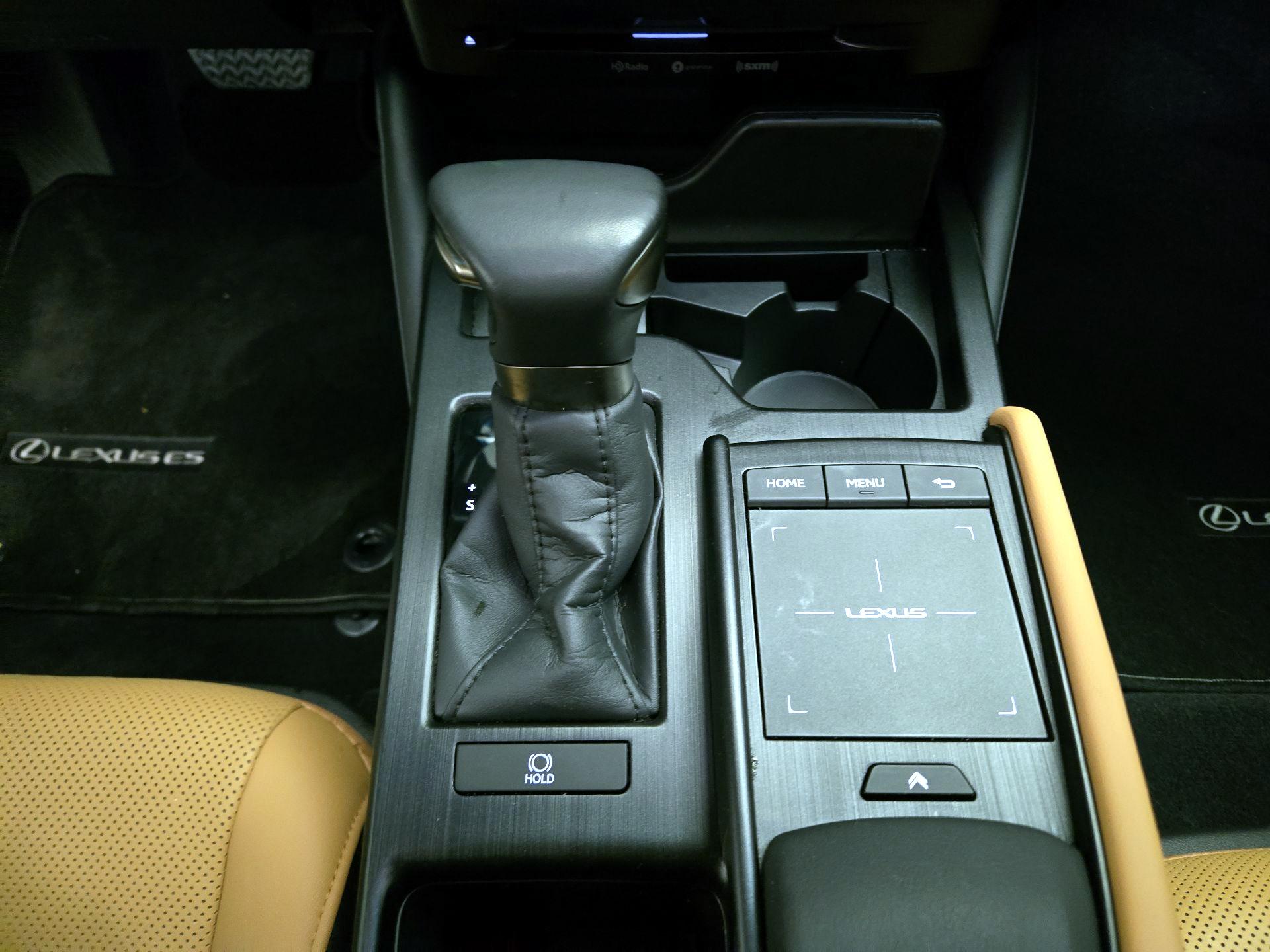 Thumbnail: 2022 Lexus ES - 17