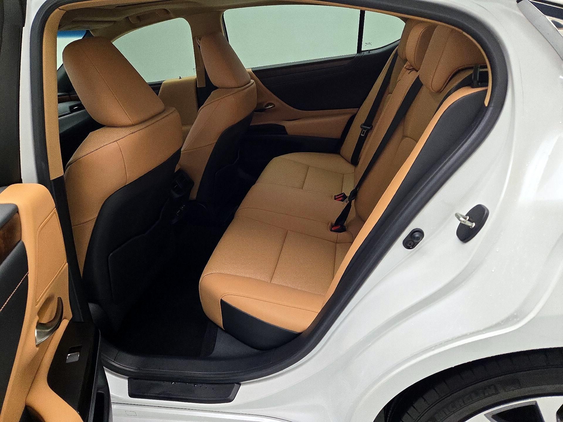 Thumbnail: 2022 Lexus ES - 20