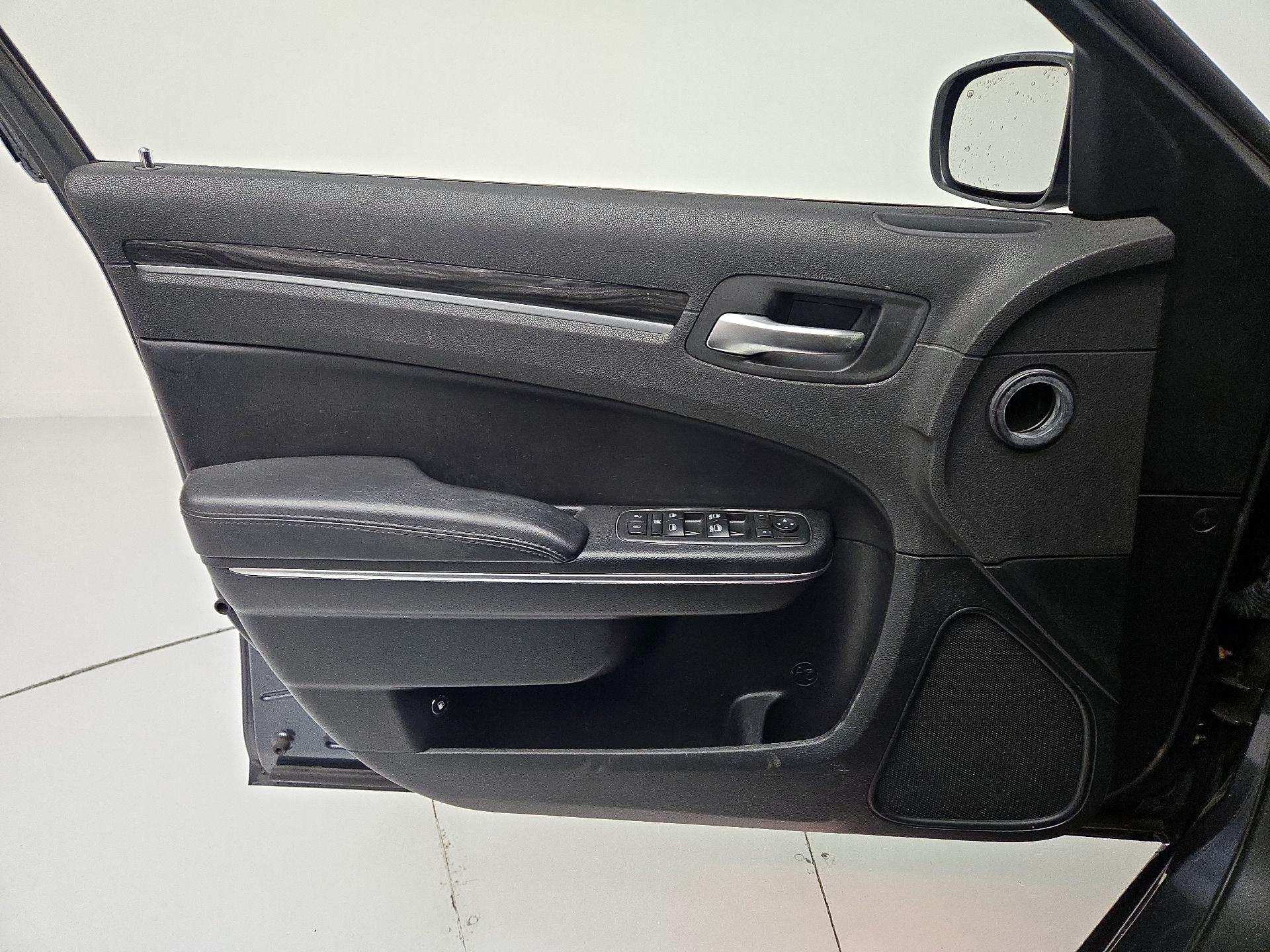 Thumbnail: 2018 Chrysler 300 - 12