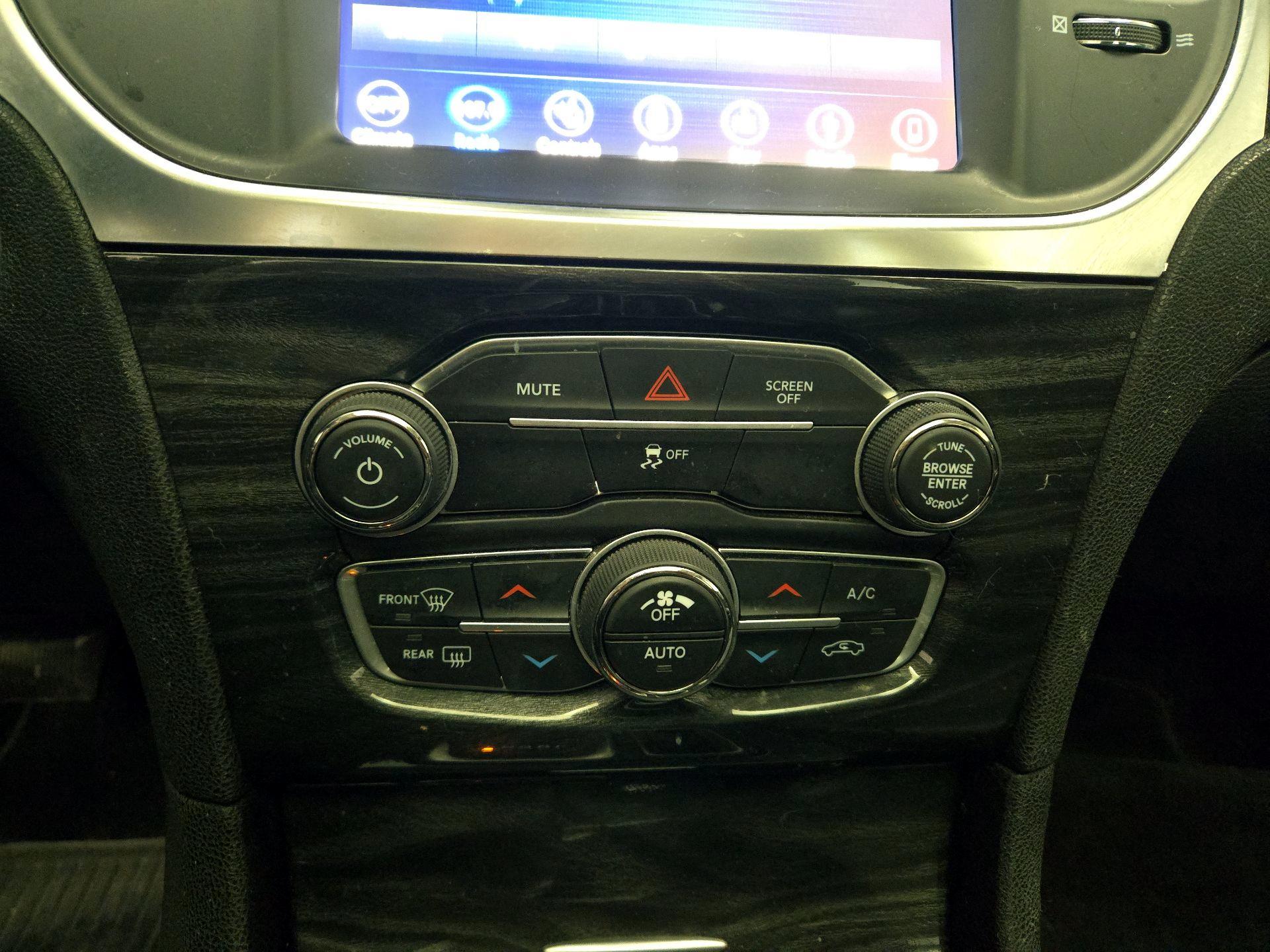 Thumbnail: 2018 Chrysler 300 - 17