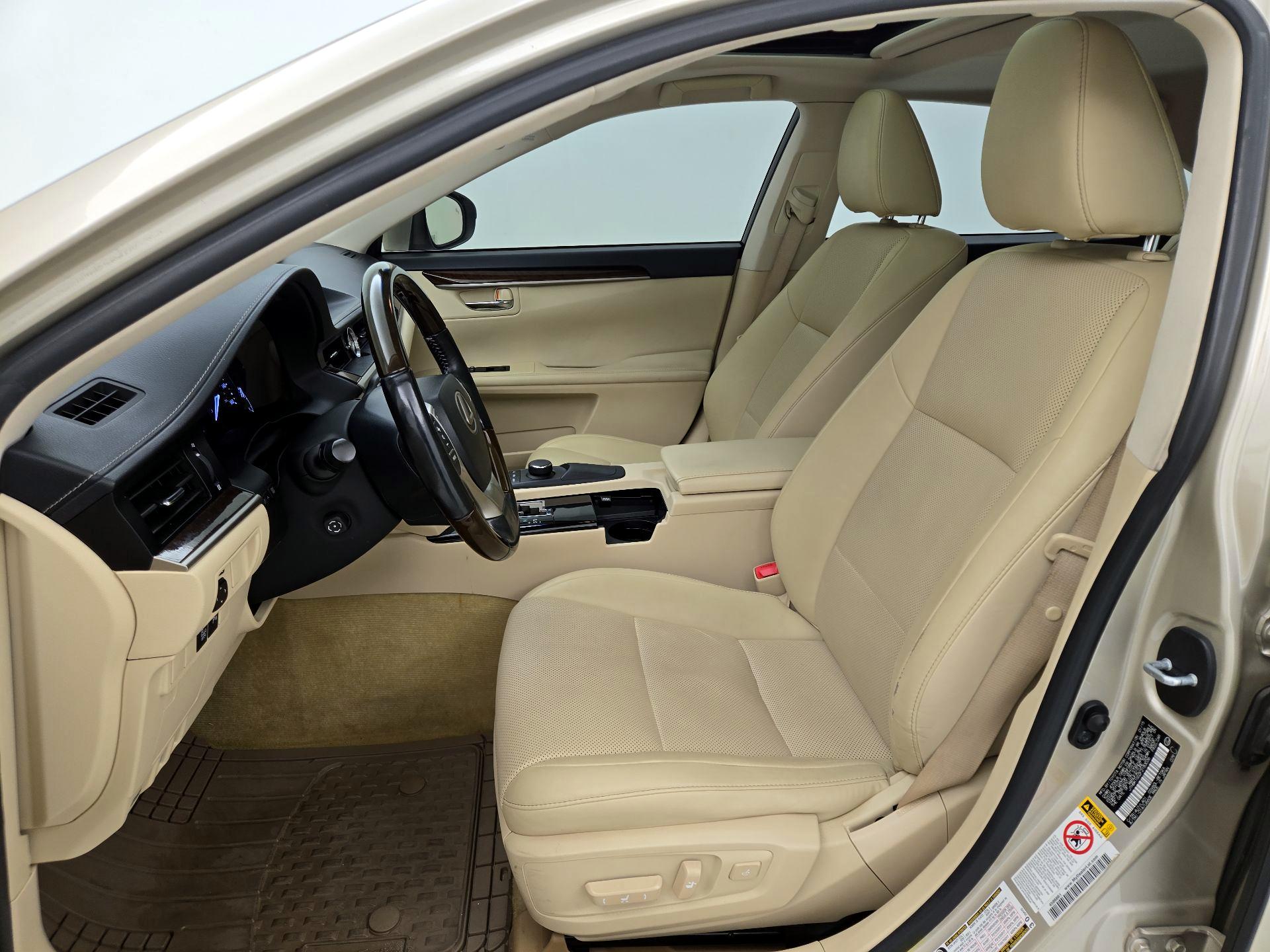 Thumbnail: 2015 Lexus ES - 11