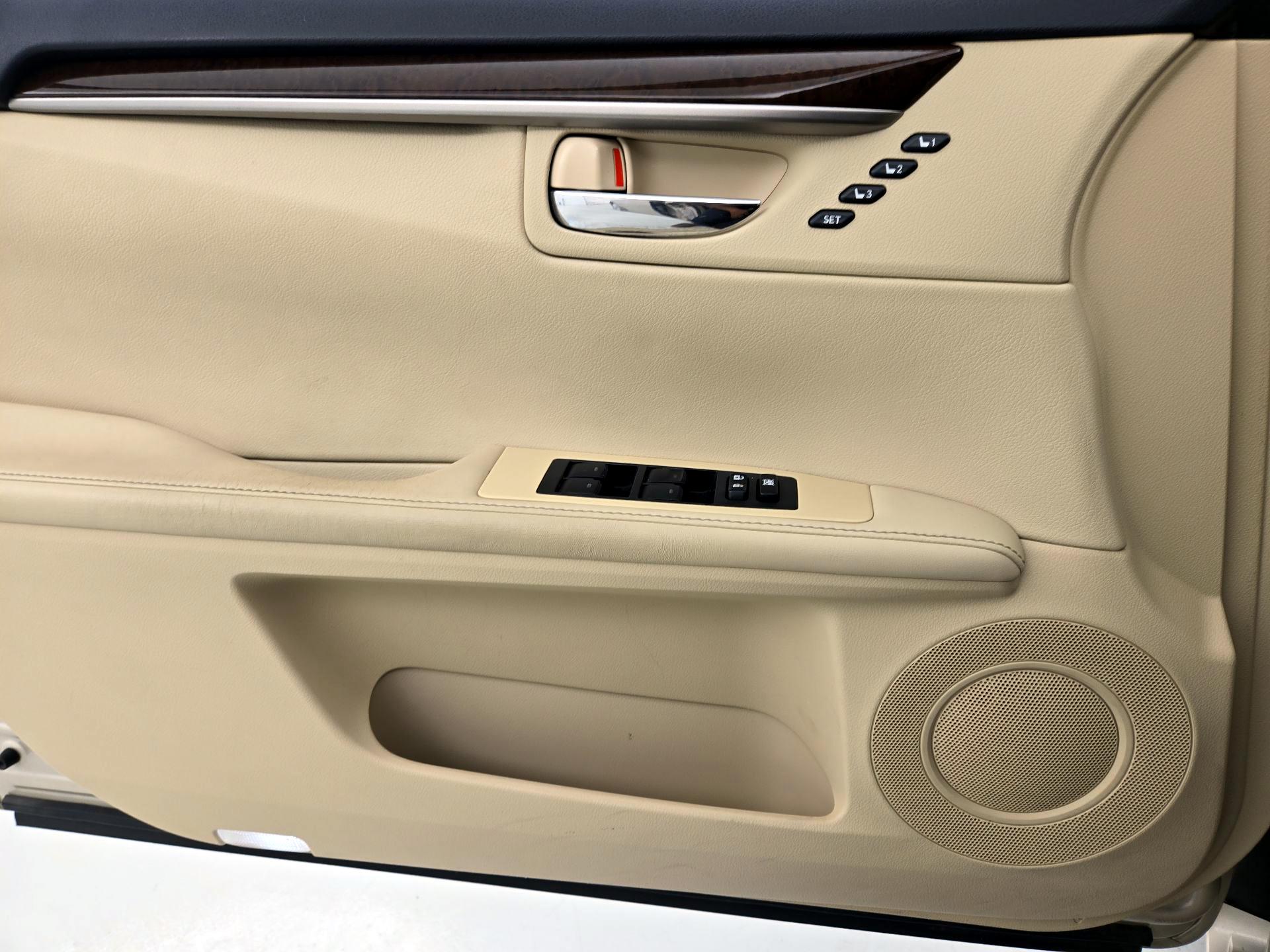 Thumbnail: 2015 Lexus ES - 12