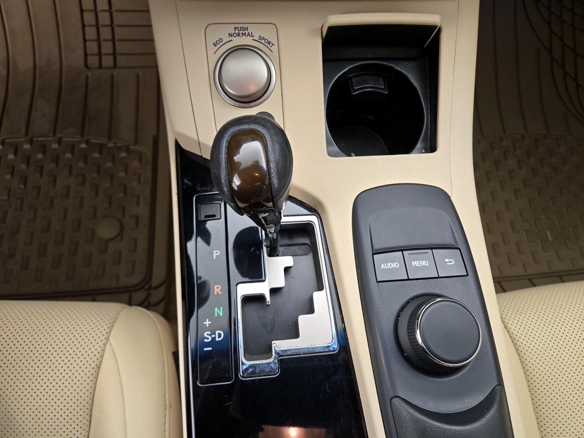 Thumbnail: 2015 Lexus ES - 17