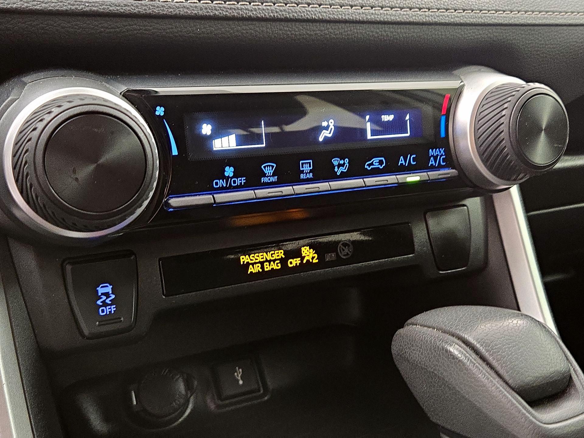 Thumbnail: 2020 Toyota RAV4 - 16