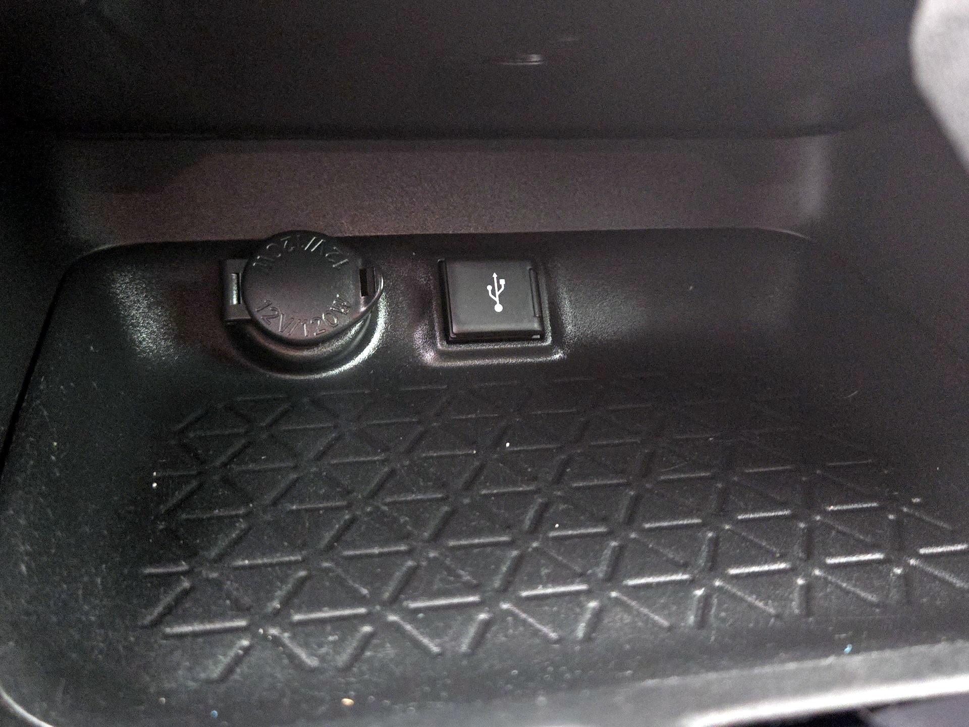 Thumbnail: 2020 Toyota RAV4 - 18