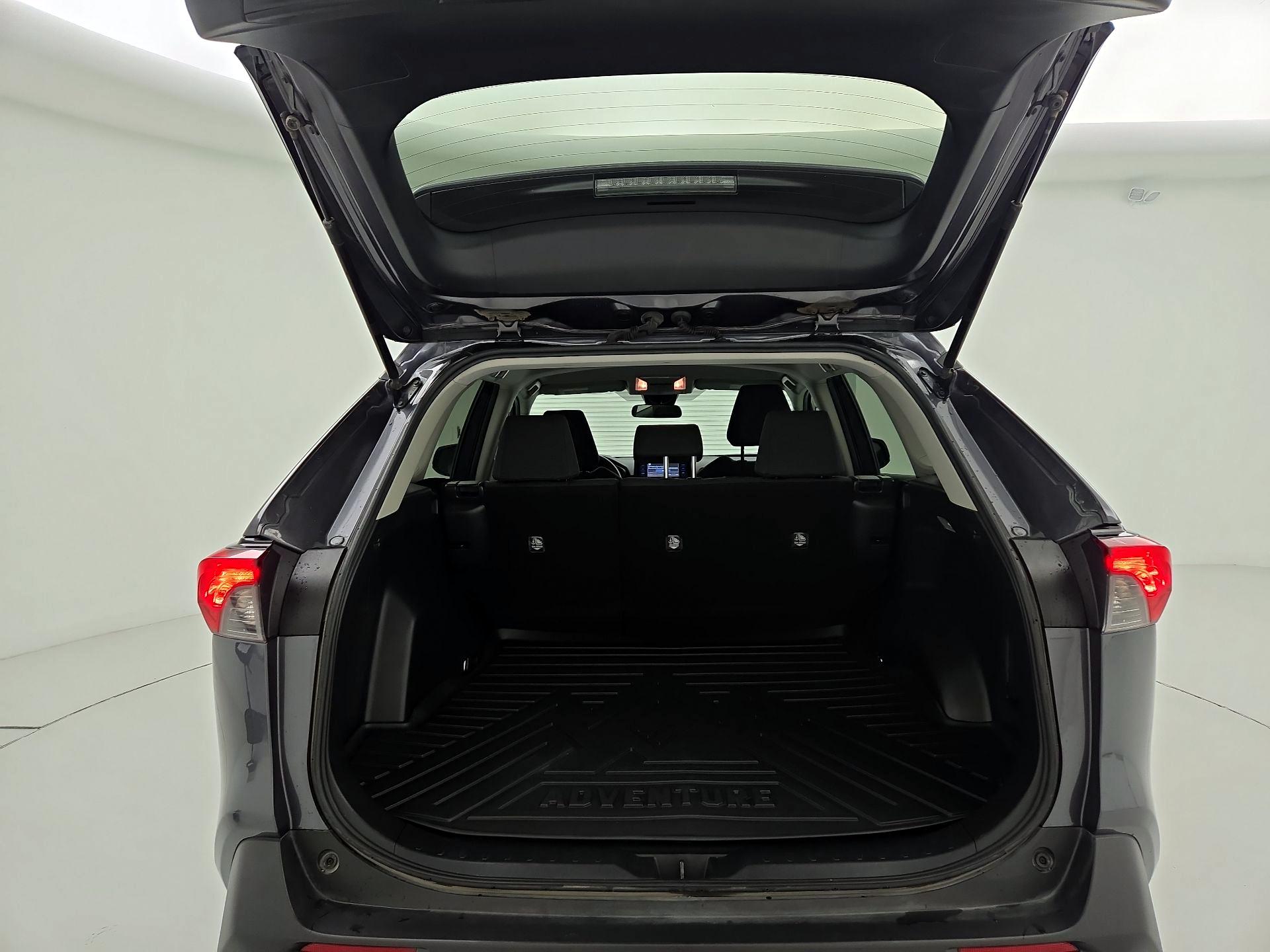 Thumbnail: 2020 Toyota RAV4 - 20