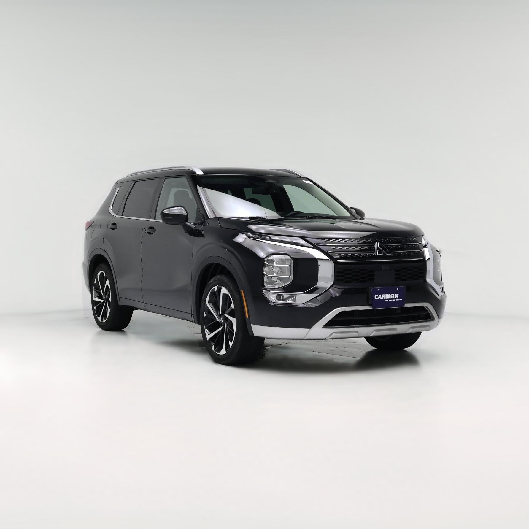 Thumbnail: 2023 Mitsubishi Outlander - 1