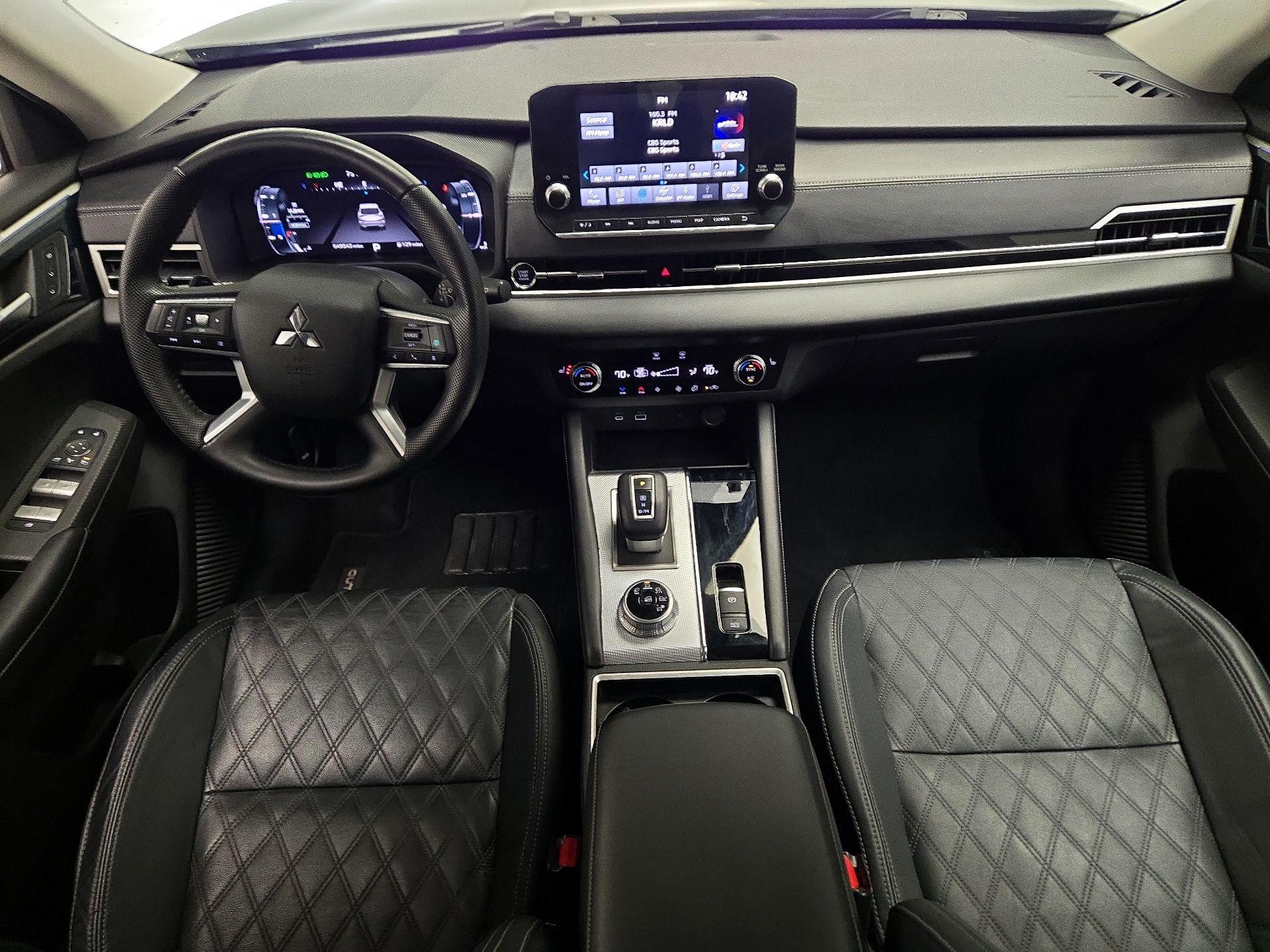 Thumbnail: 2023 Mitsubishi Outlander - 9