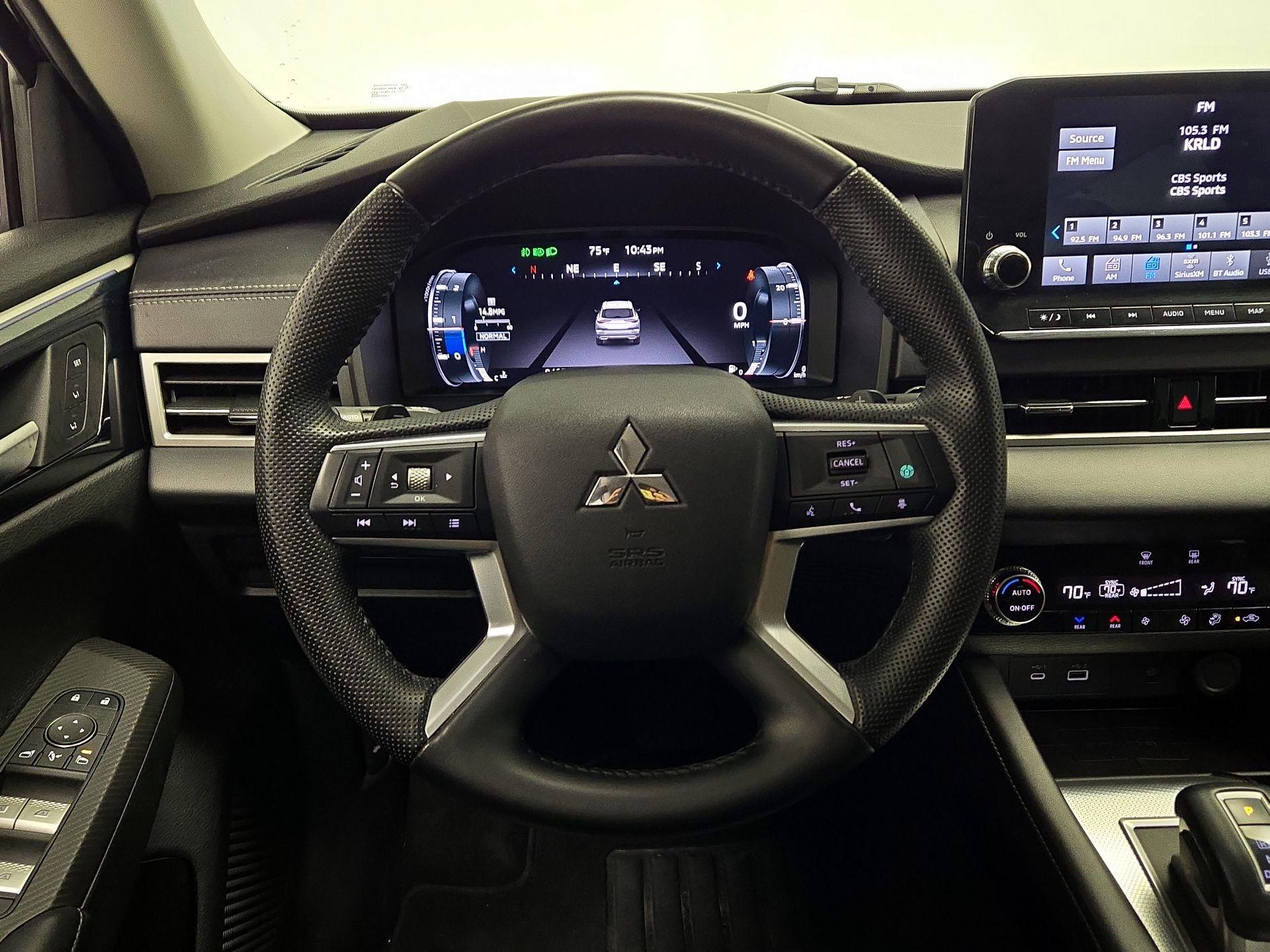 Thumbnail: 2023 Mitsubishi Outlander - 10