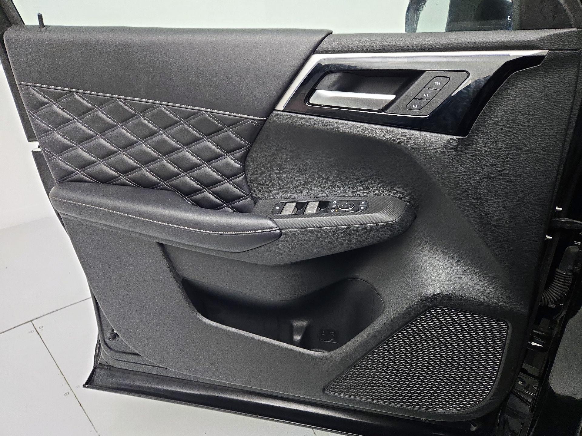 Thumbnail: 2023 Mitsubishi Outlander - 12