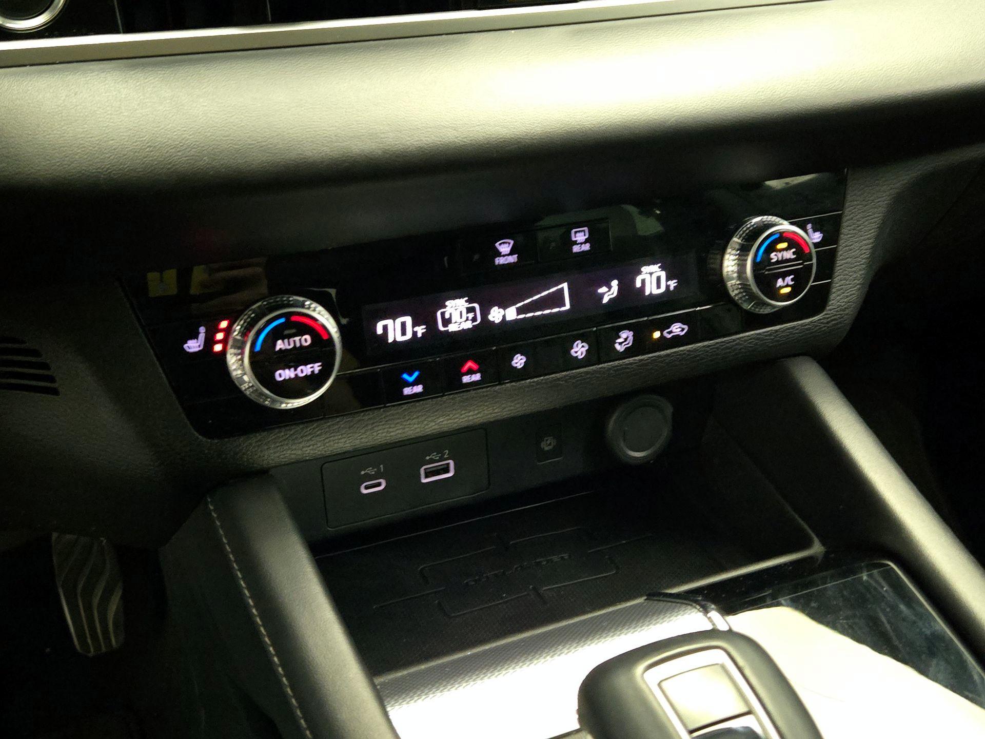 Thumbnail: 2023 Mitsubishi Outlander - 16