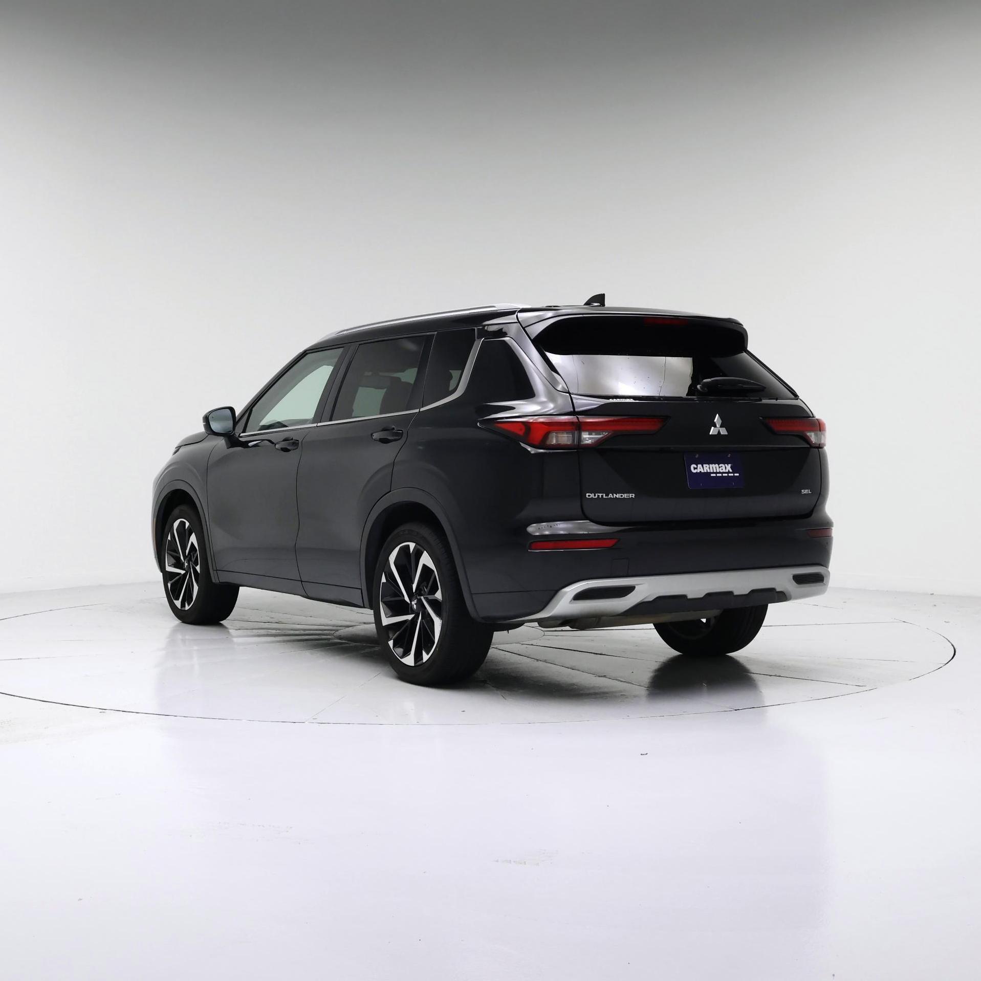 Thumbnail: 2023 Mitsubishi Outlander - 2