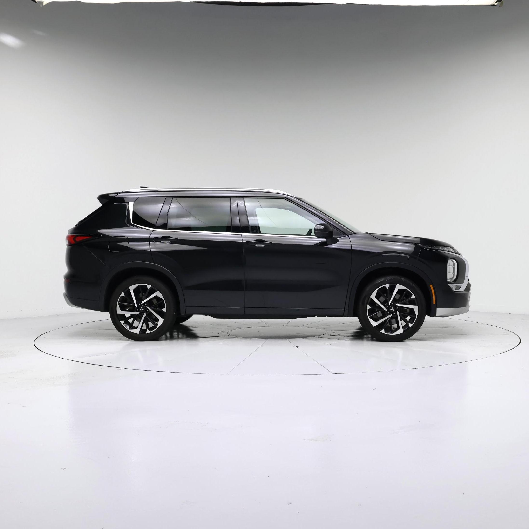 Thumbnail: 2023 Mitsubishi Outlander - 7