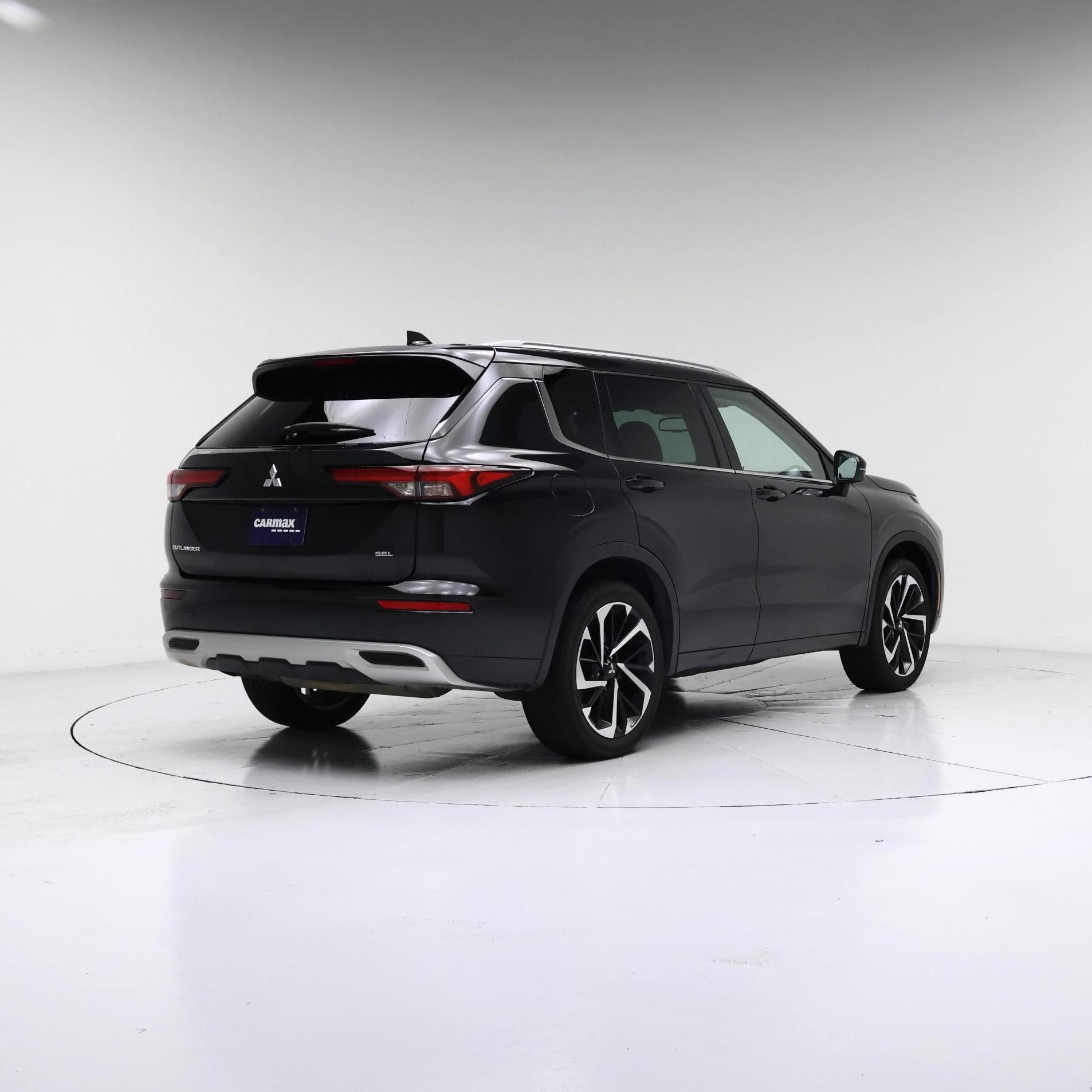 Thumbnail: 2023 Mitsubishi Outlander - 8