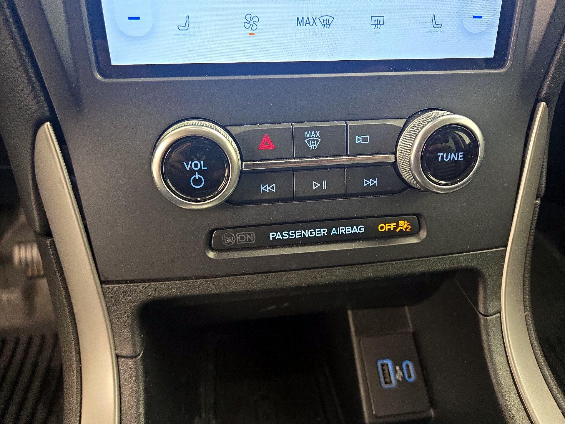 Thumbnail: 2021 Ford Edge - 17