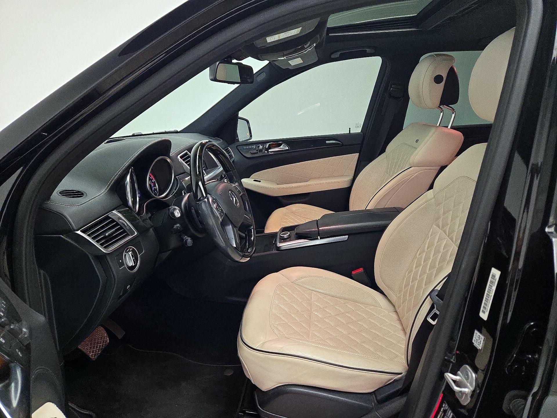 Thumbnail: 2015 Mercedes-Benz M-Class - 11