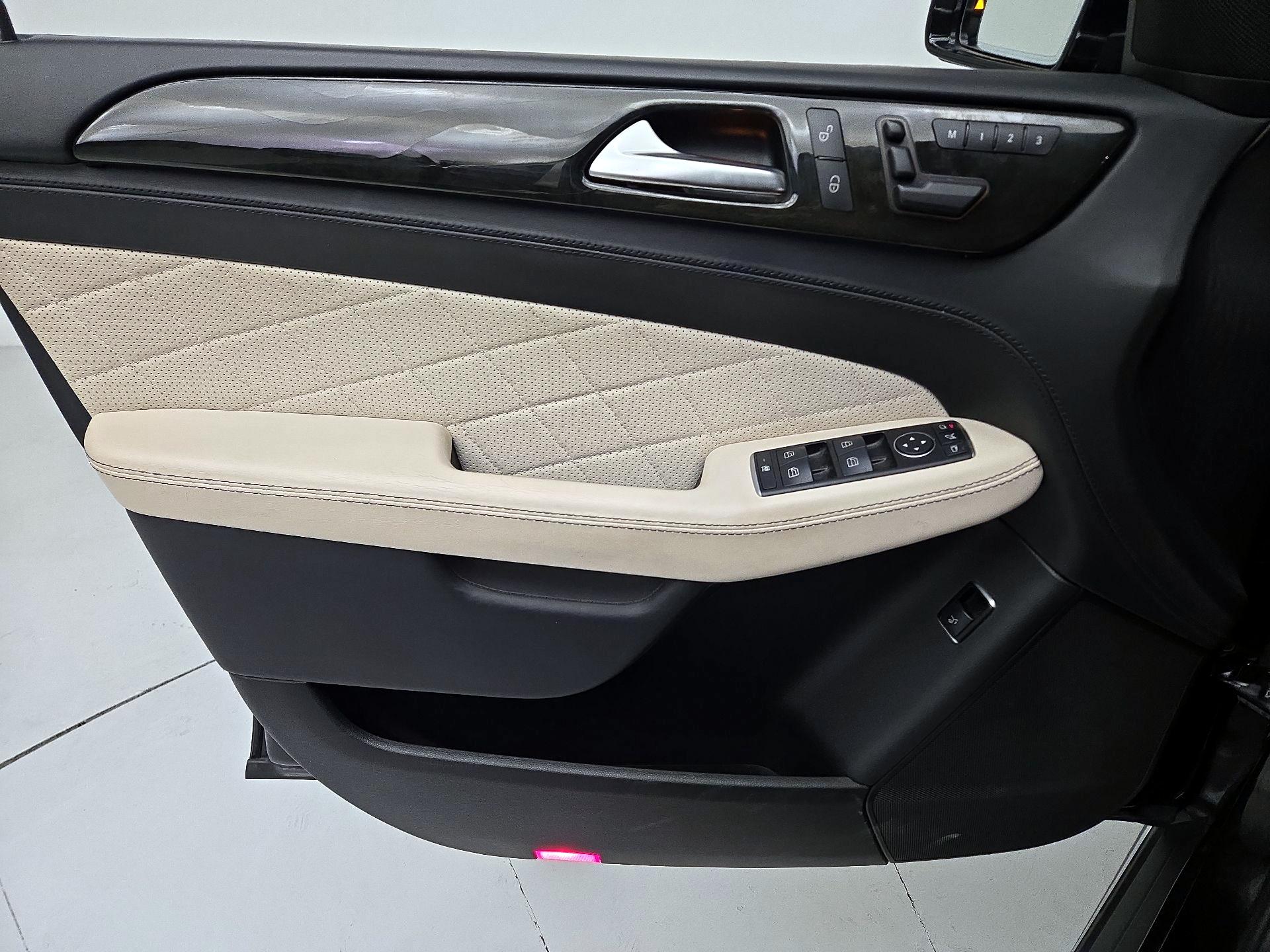 Thumbnail: 2015 Mercedes-Benz M-Class - 12