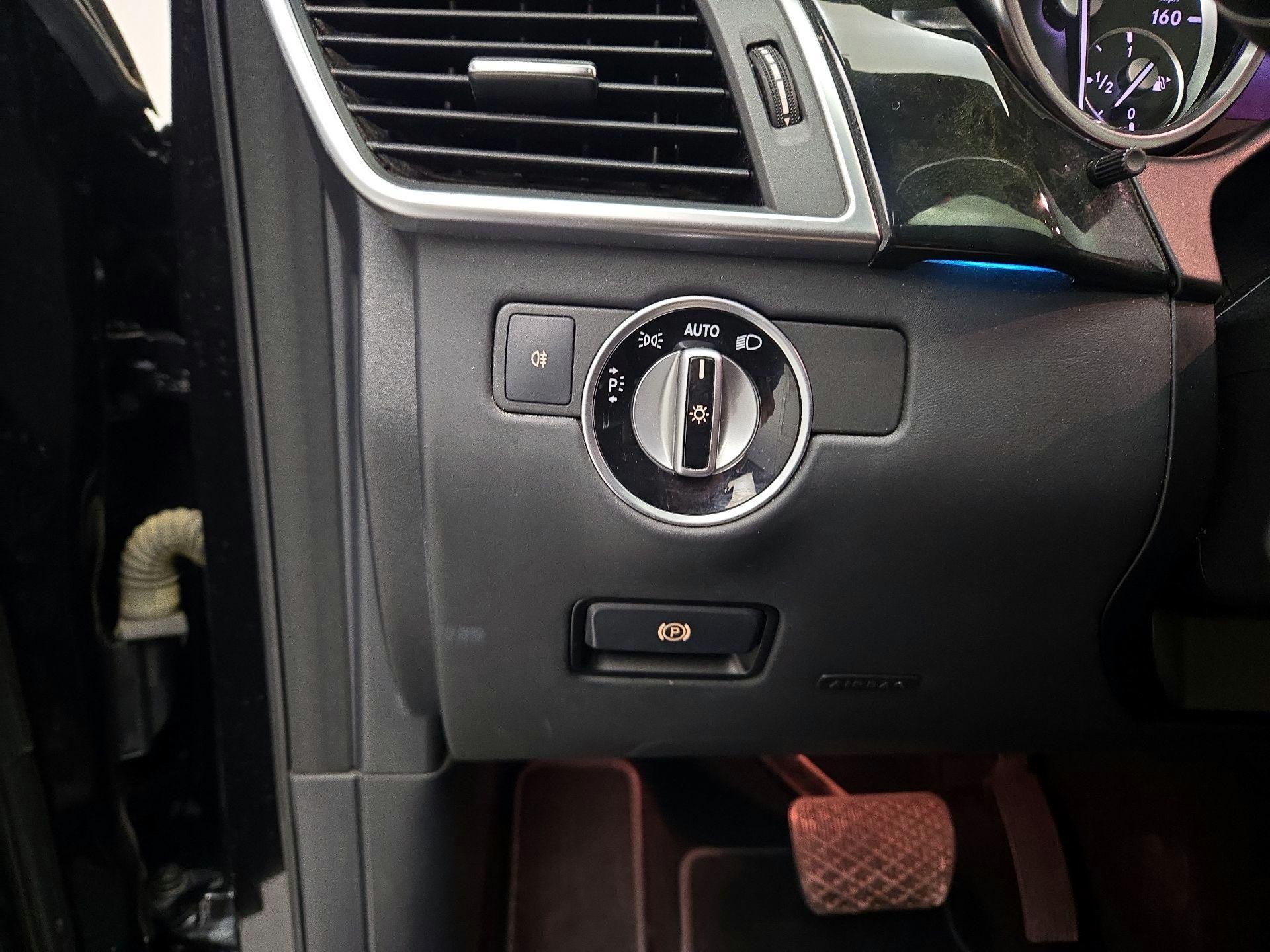 Thumbnail: 2015 Mercedes-Benz M-Class - 13