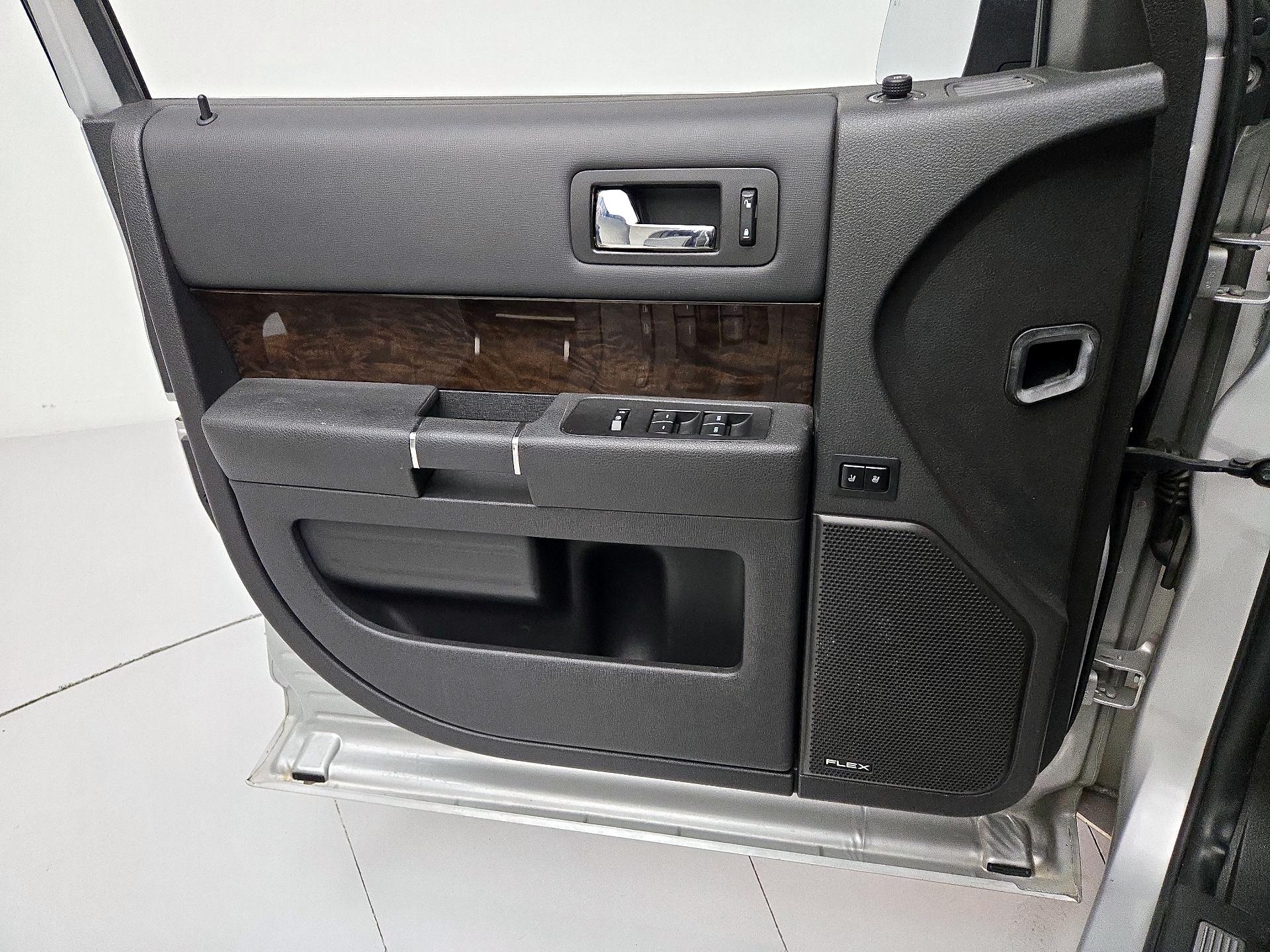 Thumbnail: 2018 Ford Flex - 12