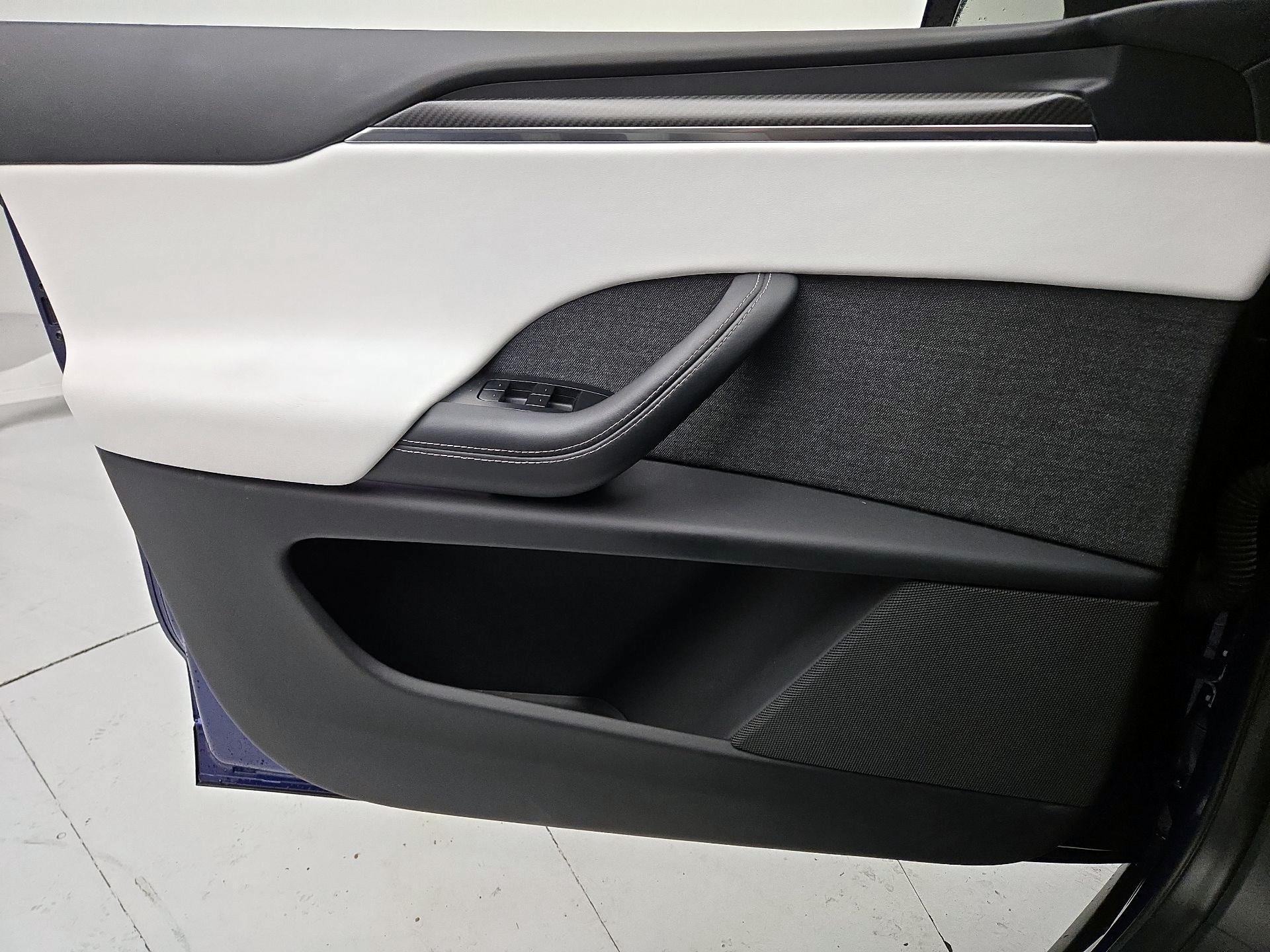Thumbnail: 2023 Tesla Model X - 12
