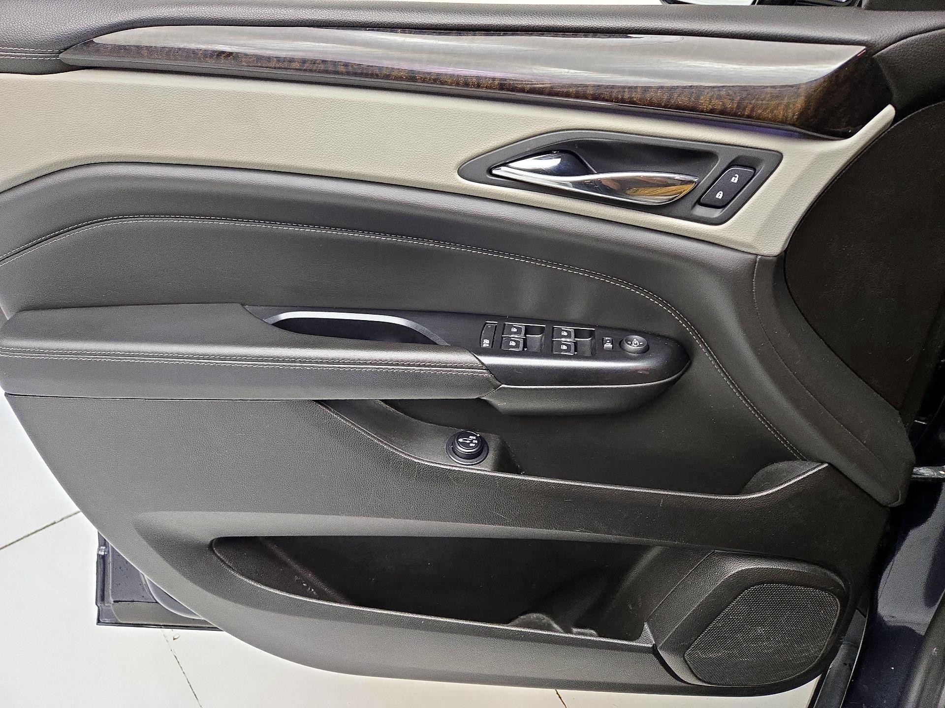 Thumbnail: 2015 Cadillac SRX - 12