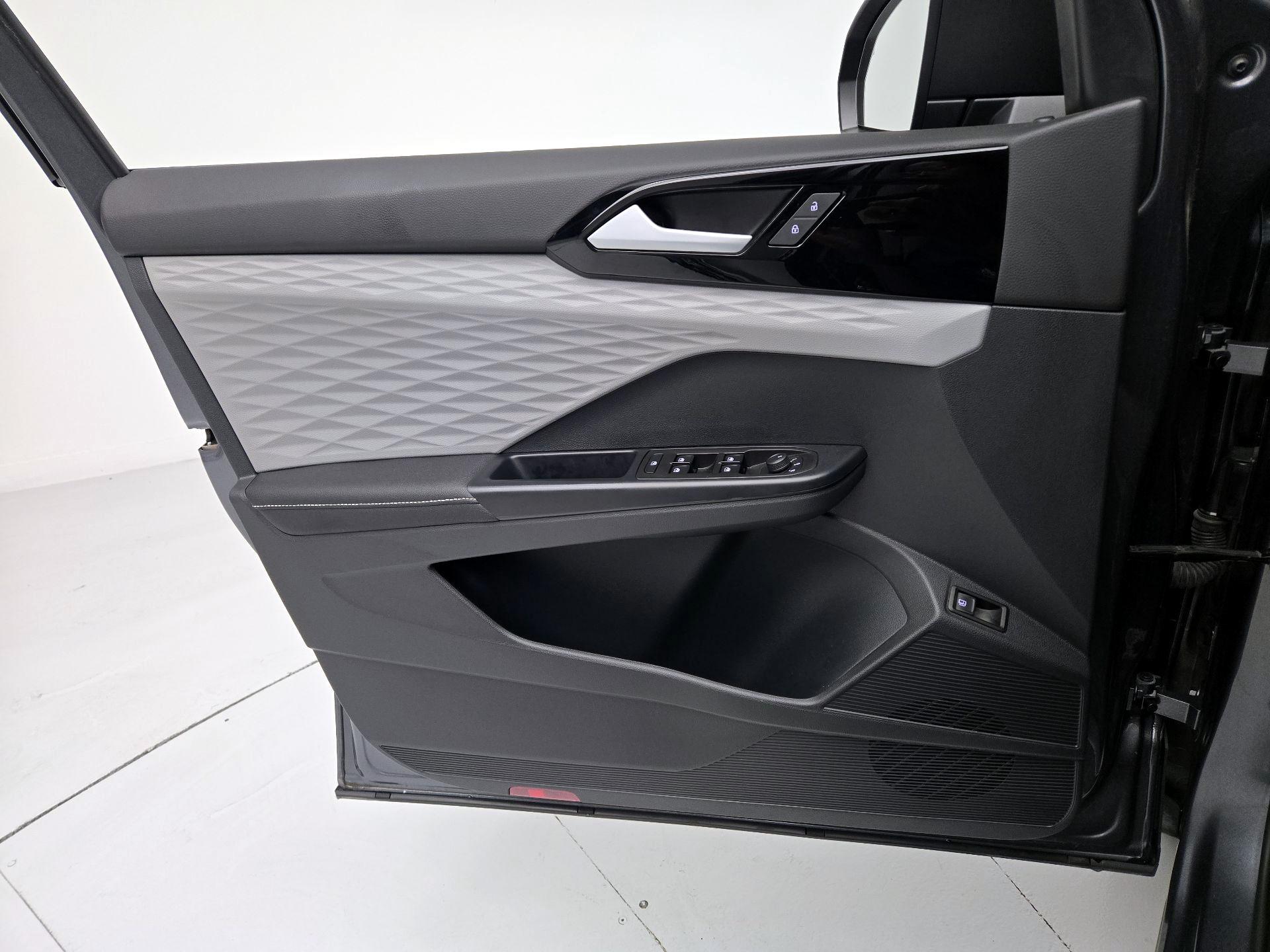 Thumbnail: 2024 Volkswagen Taos - 12