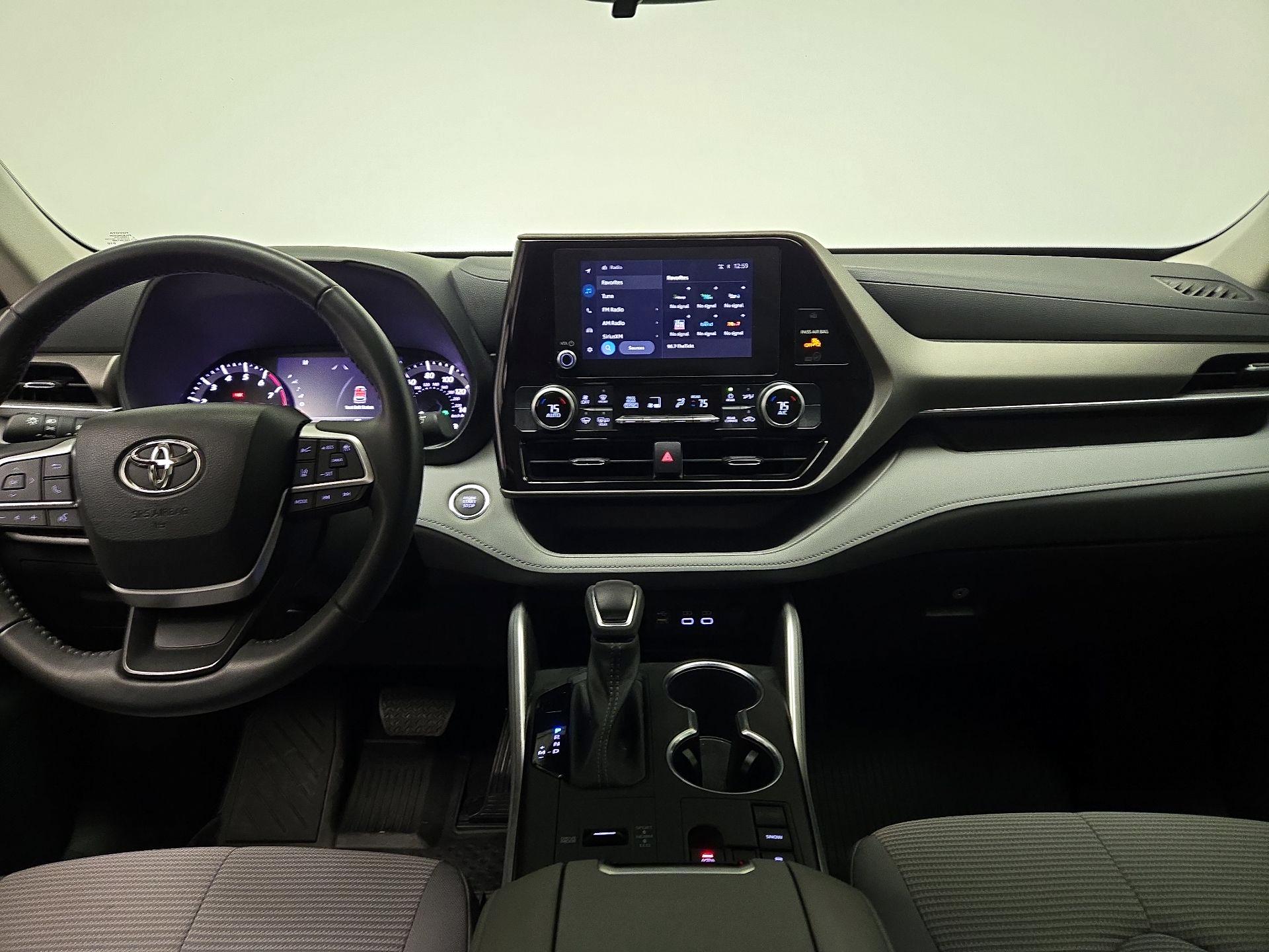 Thumbnail: 2023 Toyota Highlander - 9