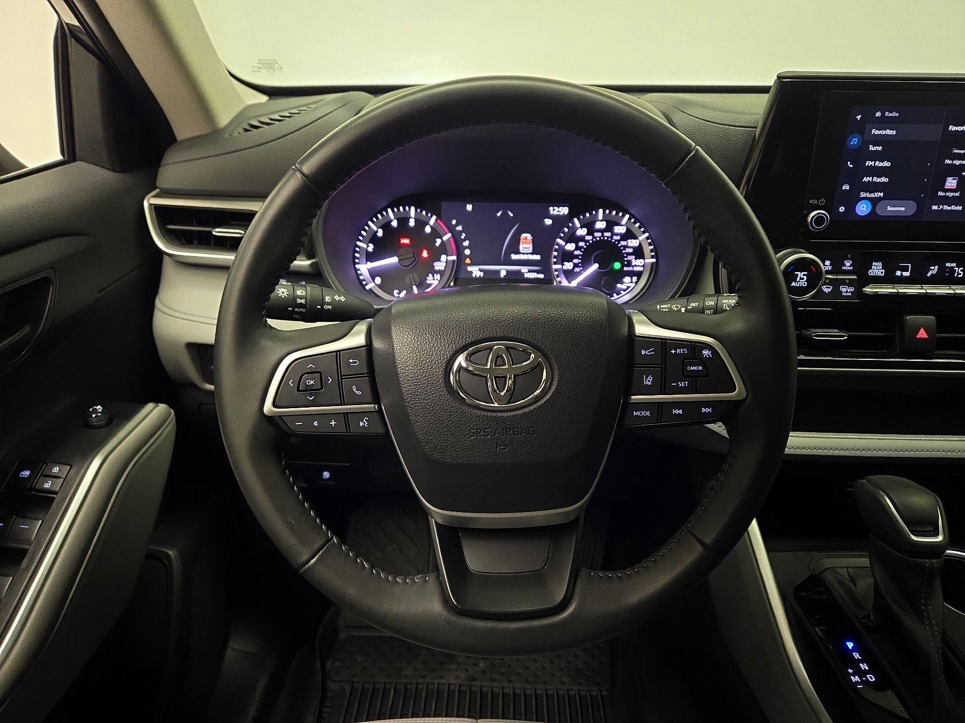 Thumbnail: 2023 Toyota Highlander - 10