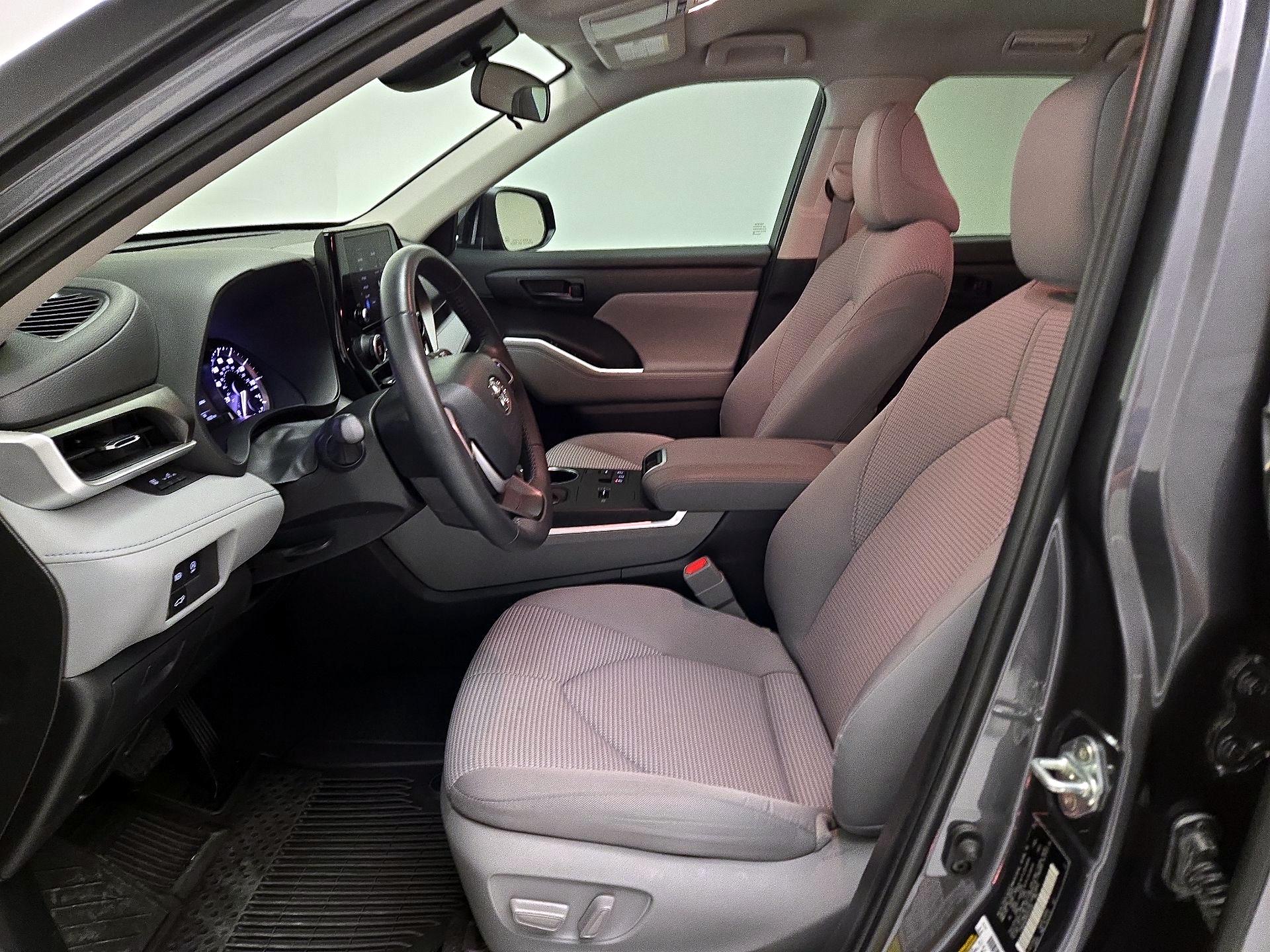 Thumbnail: 2023 Toyota Highlander - 11