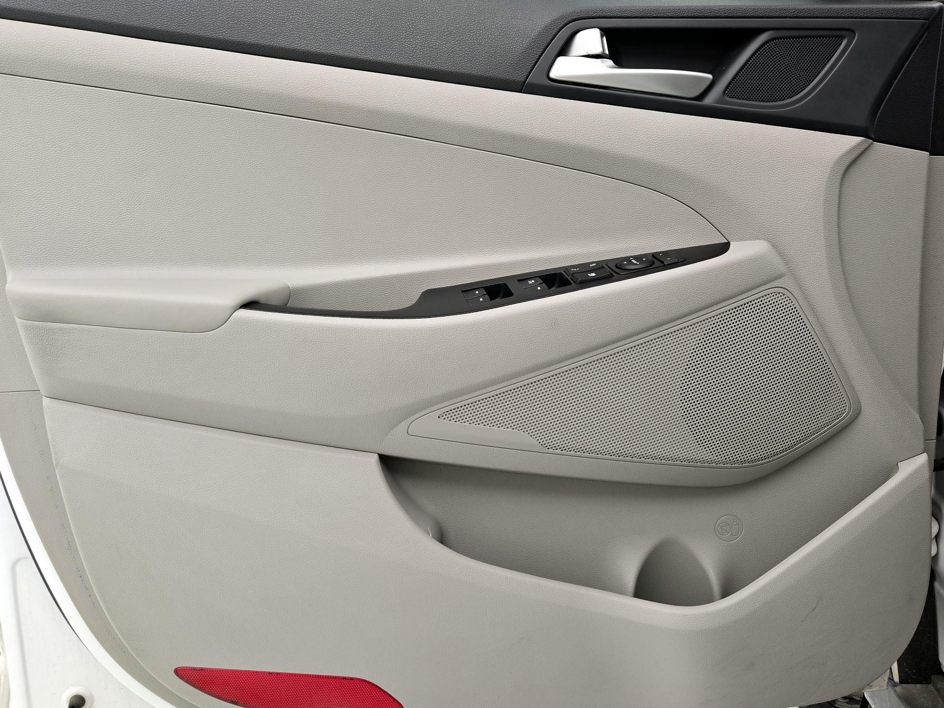 Thumbnail: 2019 Hyundai Tucson - 12