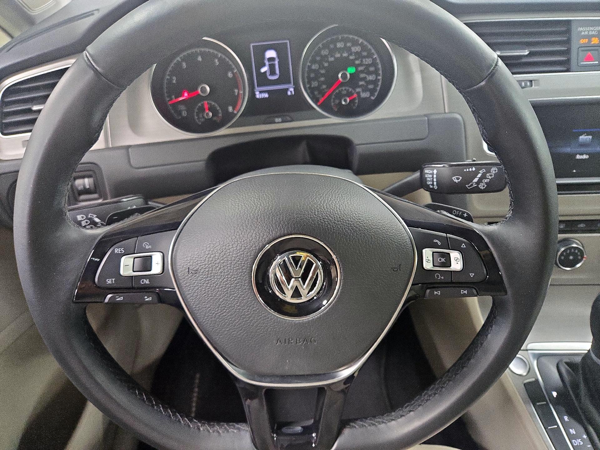 Thumbnail: 2017 Volkswagen Golf - 10