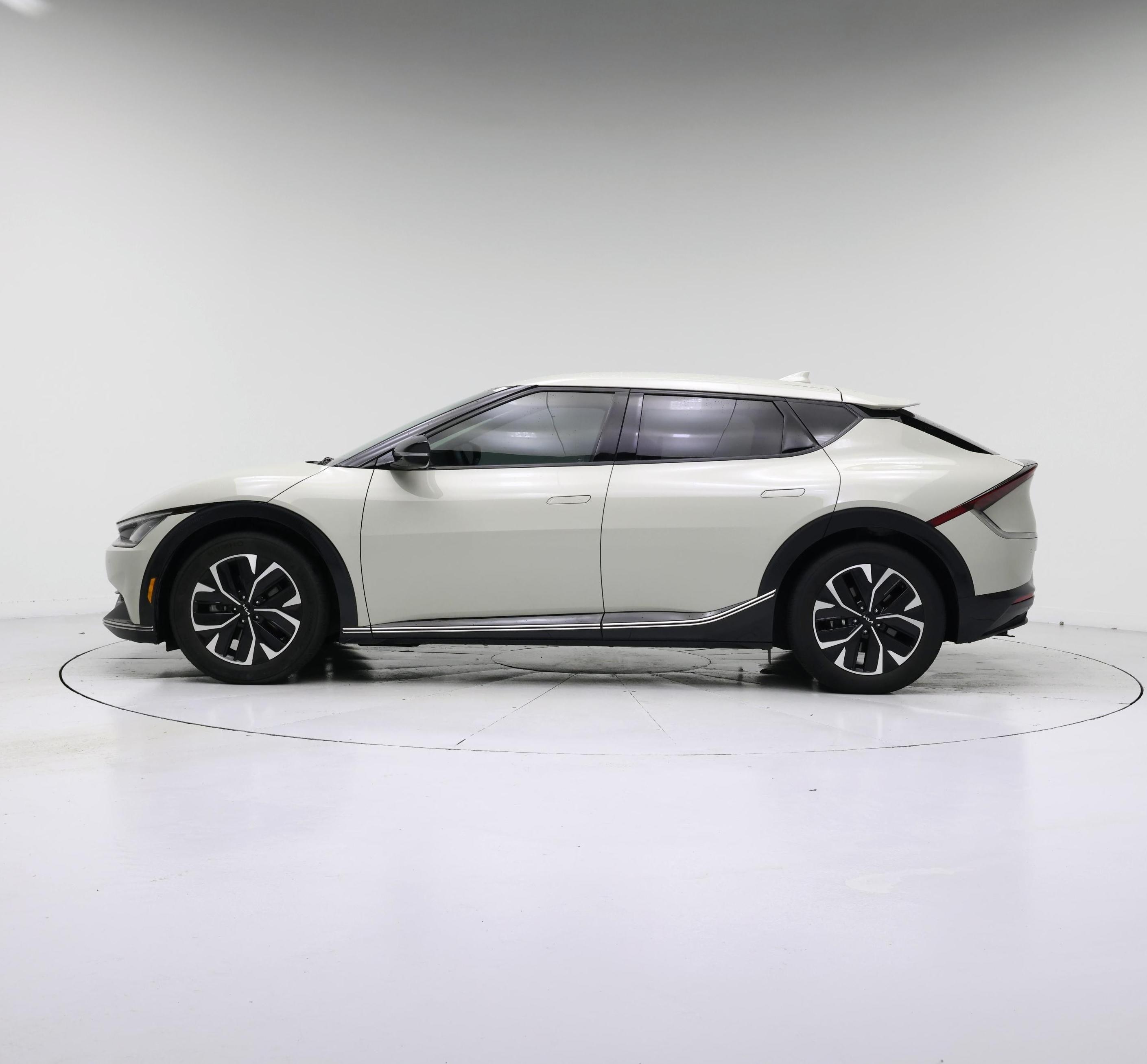 Thumbnail: 2022 Kia EV6 - 3