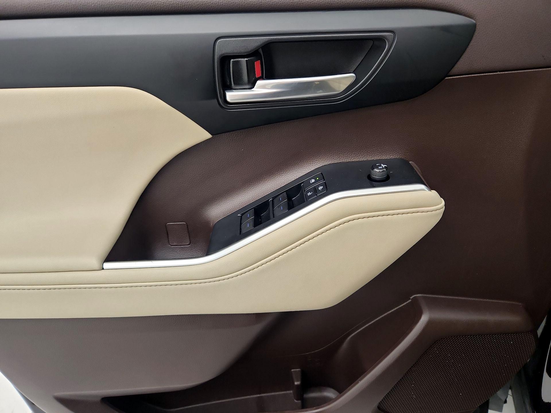 Thumbnail: 2020 Toyota Highlander - 12