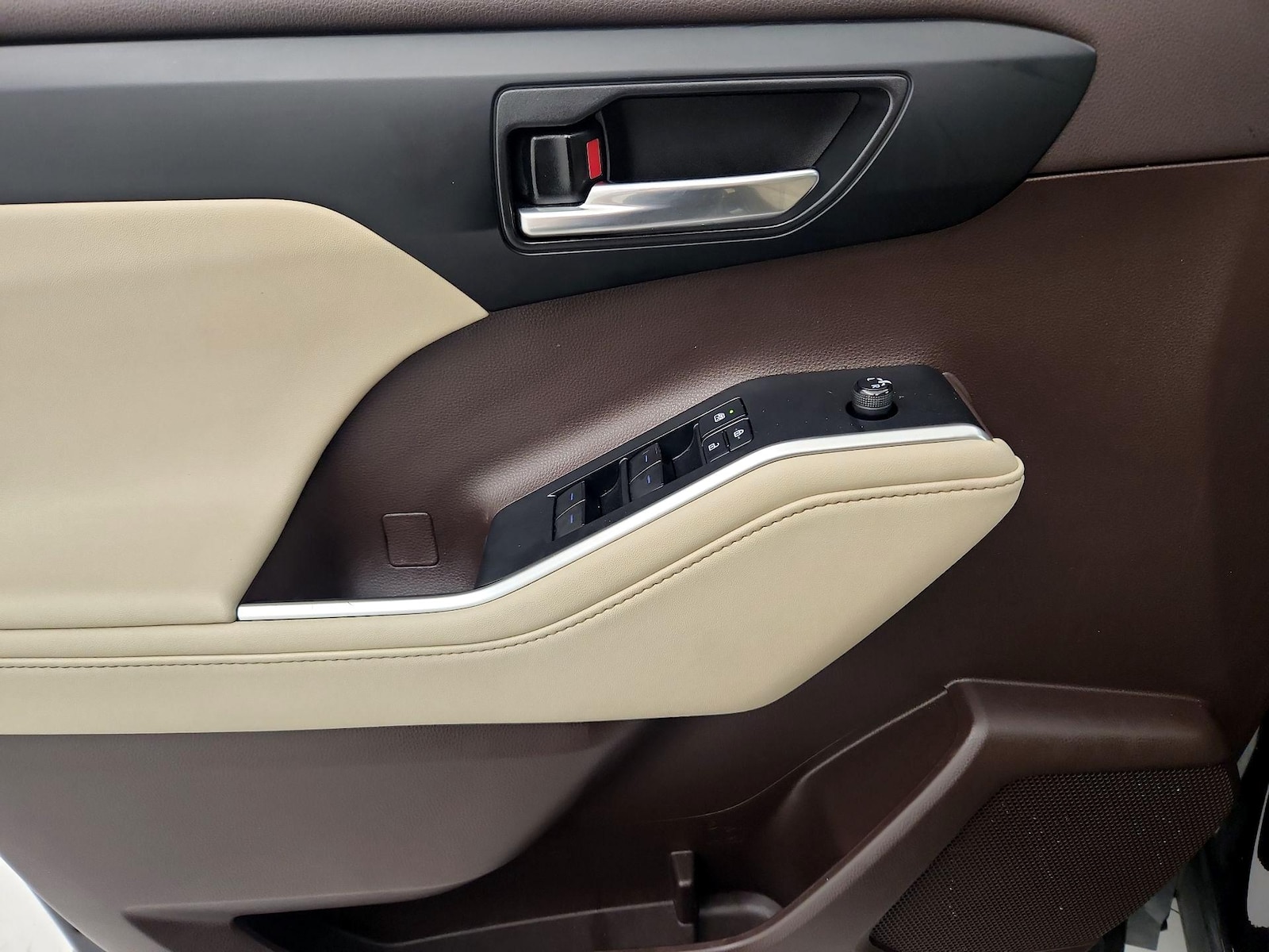 2020 Toyota Highlander XLE - Photo 13