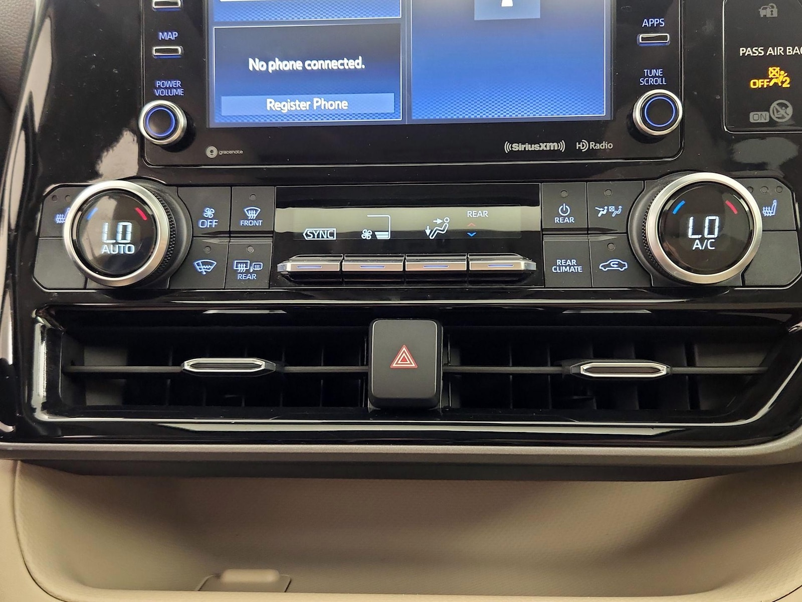 2020 Toyota Highlander XLE - Photo 17