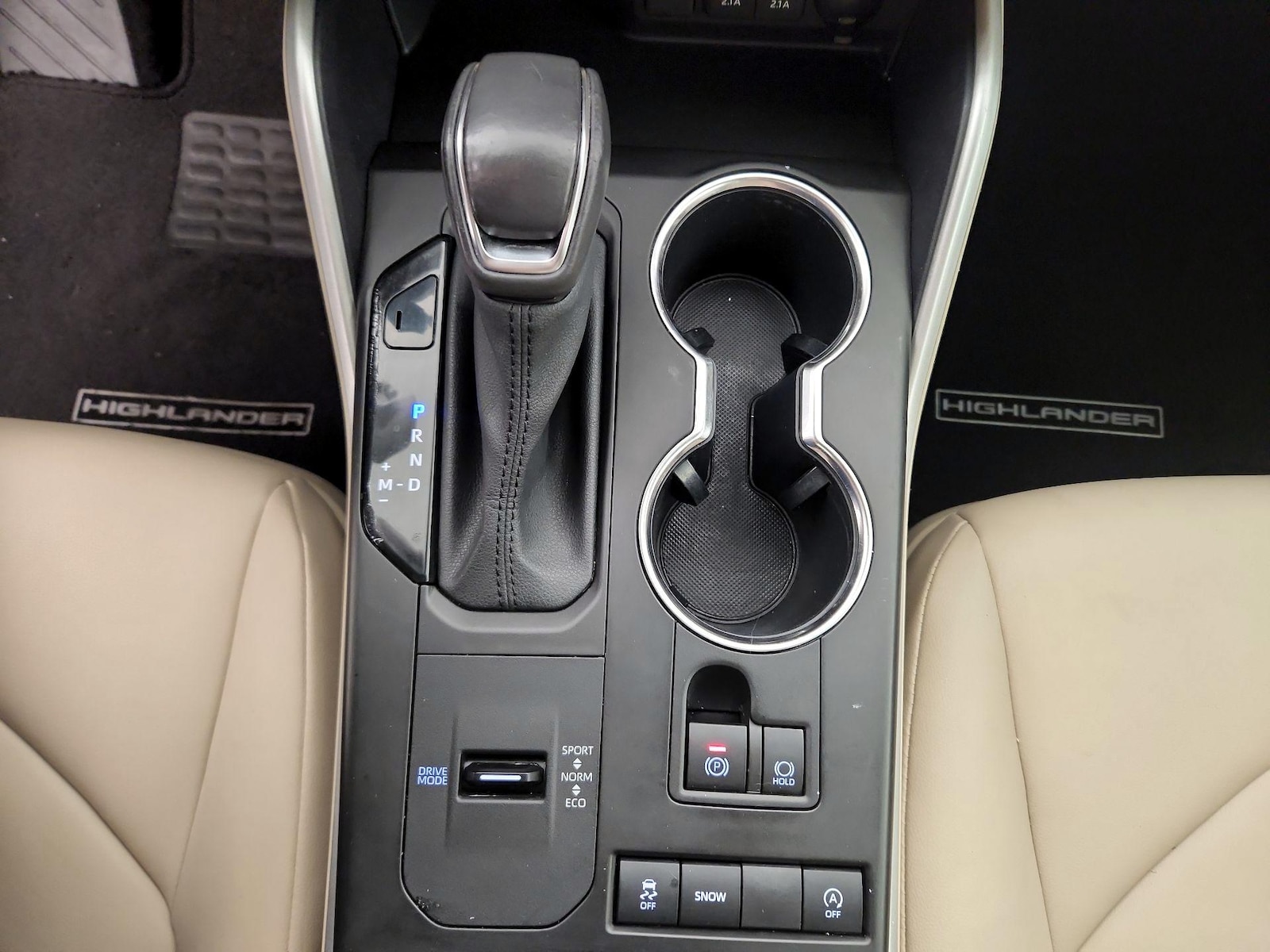 2020 Toyota Highlander XLE - Photo 18