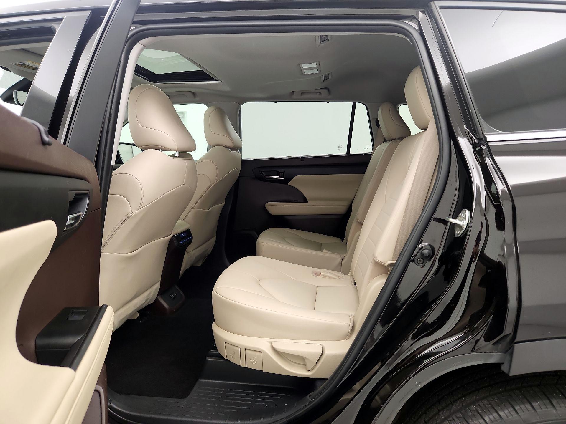 Thumbnail: 2020 Toyota Highlander - 20