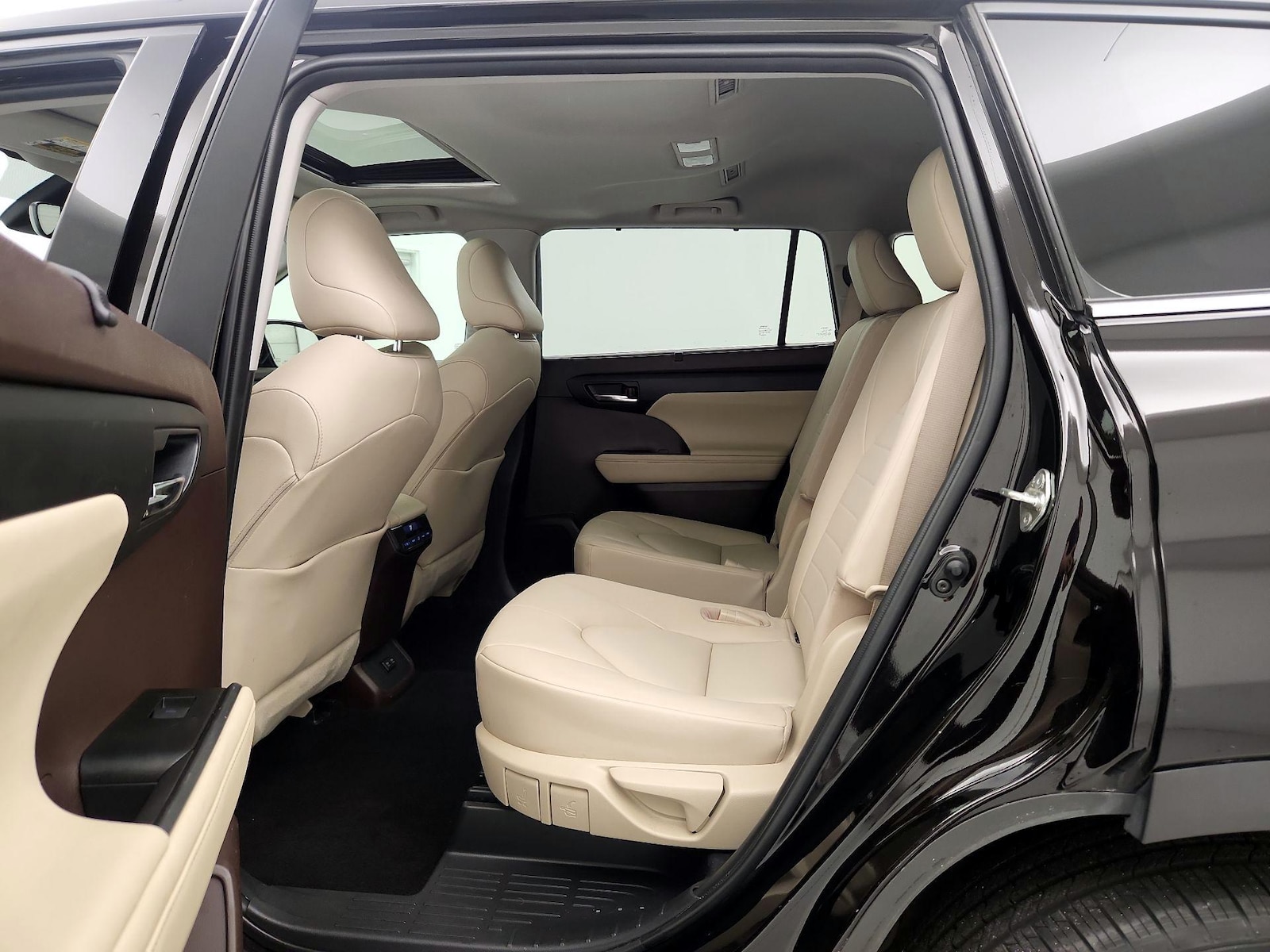 2020 Toyota Highlander XLE - Photo 21