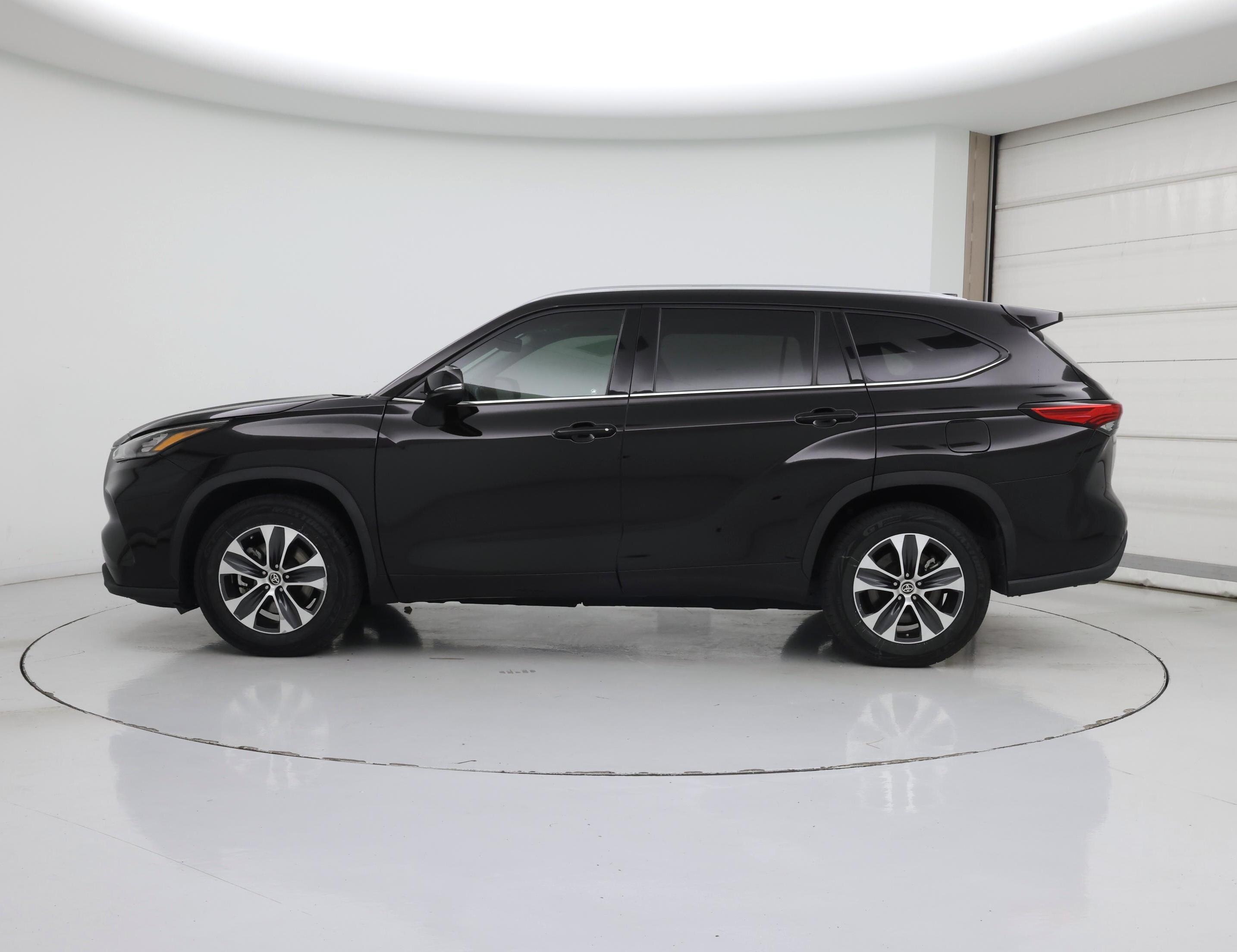 Thumbnail: 2020 Toyota Highlander - 3