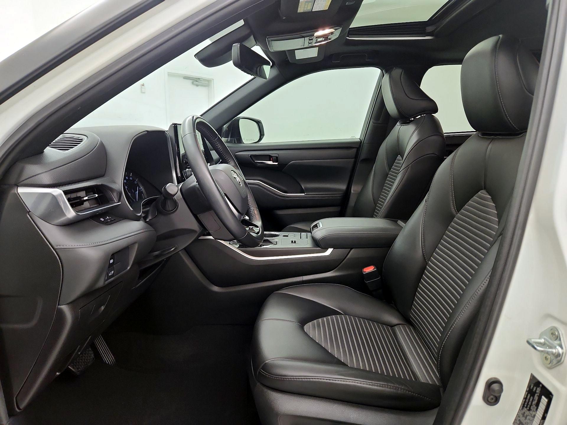 Thumbnail: 2021 Toyota Highlander - 11