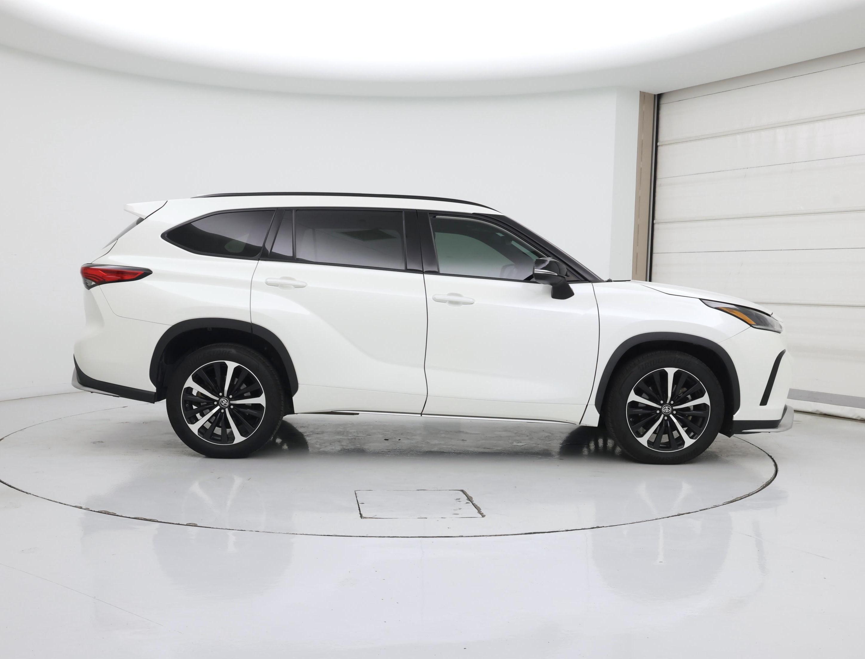 Thumbnail: 2021 Toyota Highlander - 7