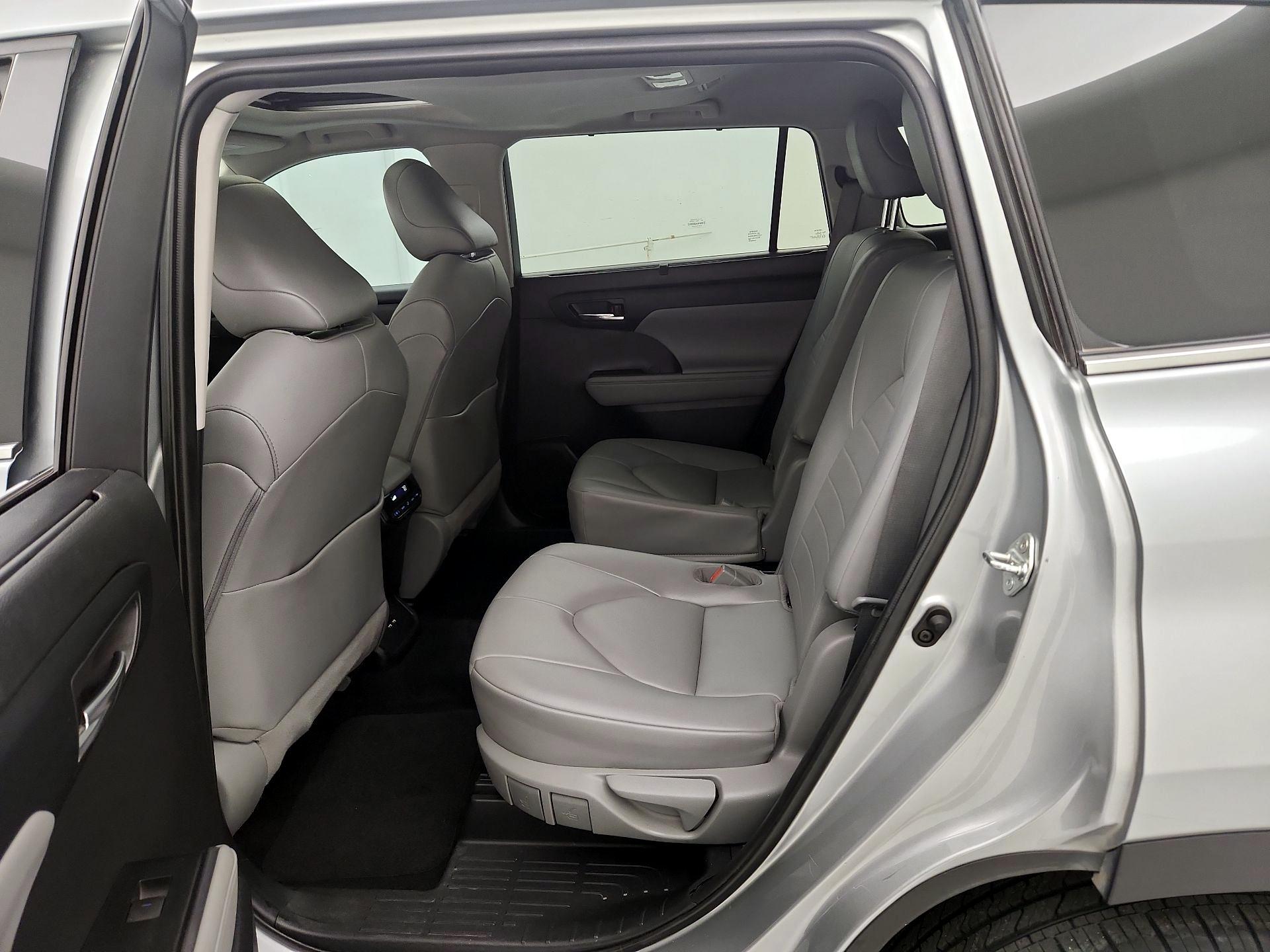 Thumbnail: 2021 Toyota Highlander - 20