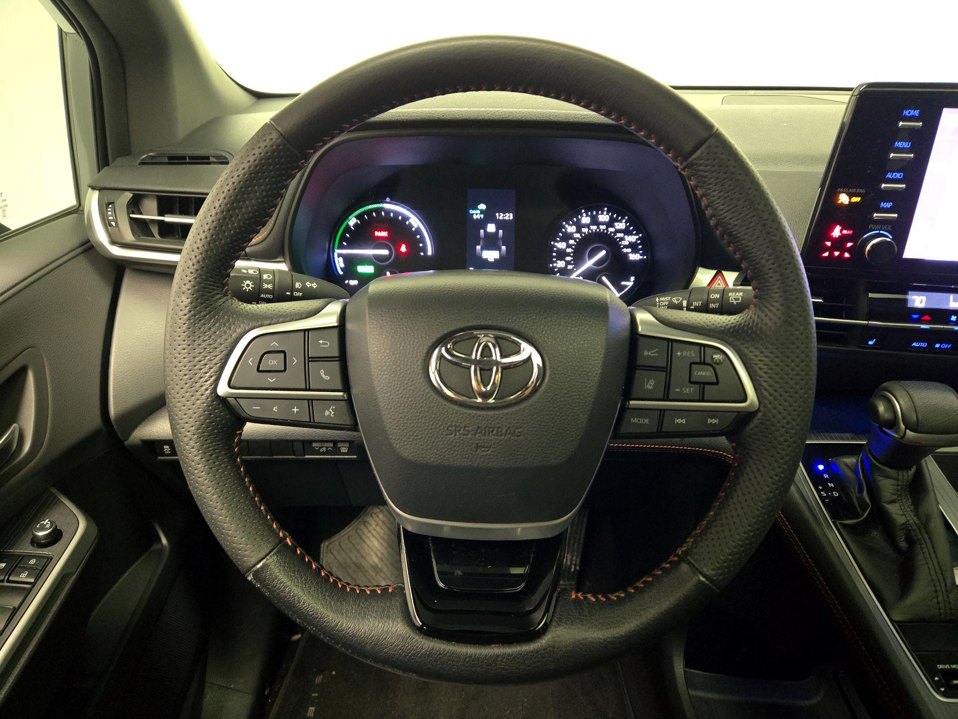 Thumbnail: 2021 Toyota Sienna - 10