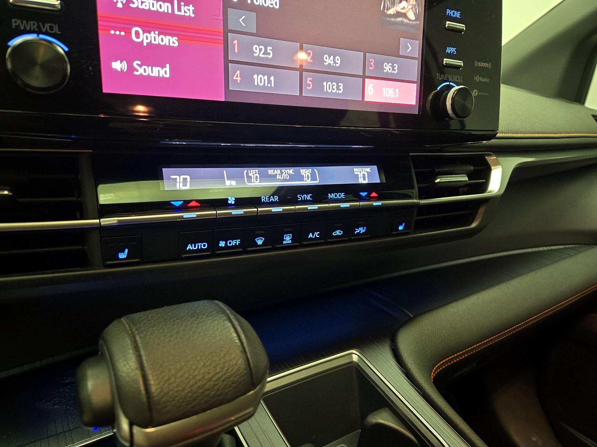 Thumbnail: 2021 Toyota Sienna - 17